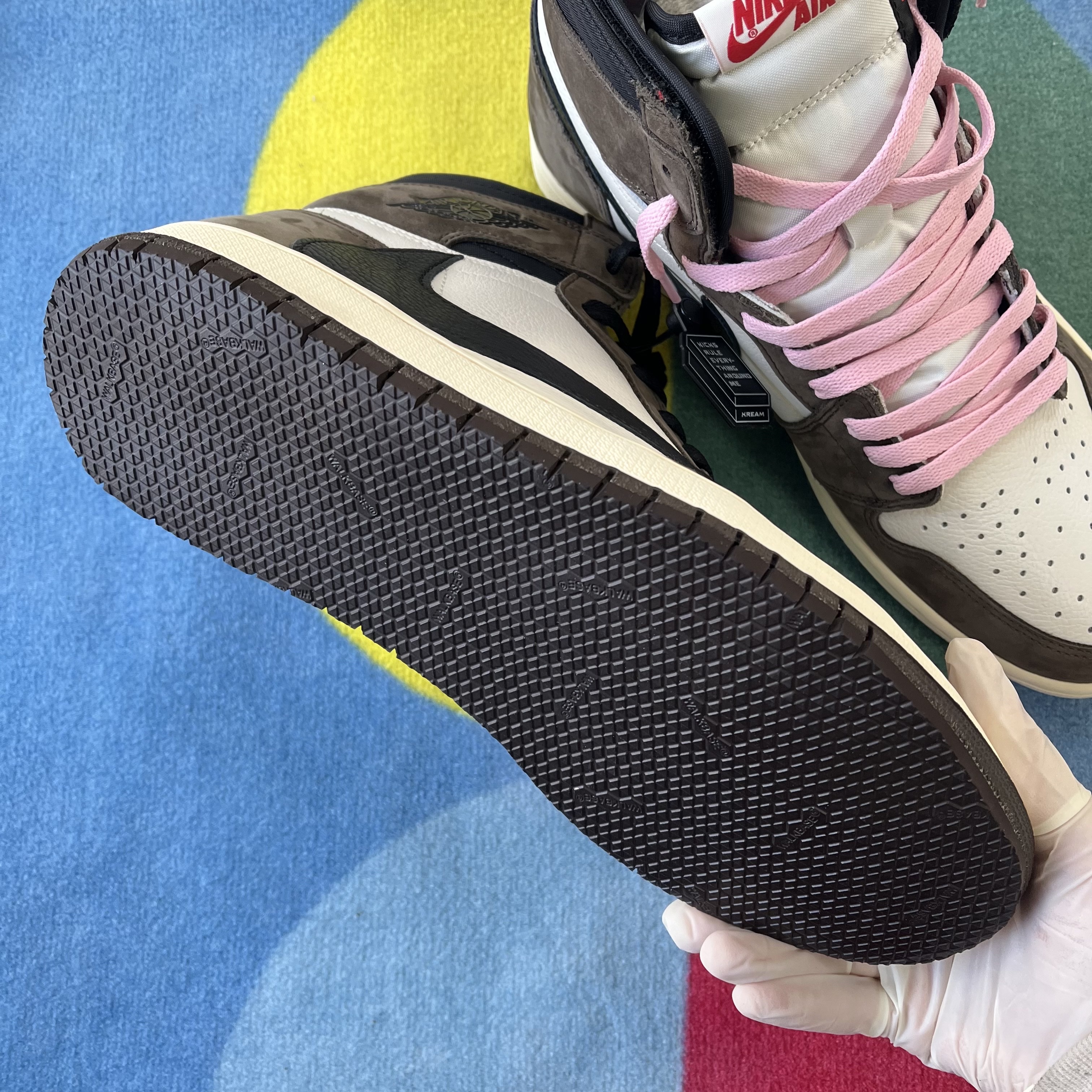 Jordan 1 x Travis Scott Retro High OG SP Mocha 착용 스타일 - 1