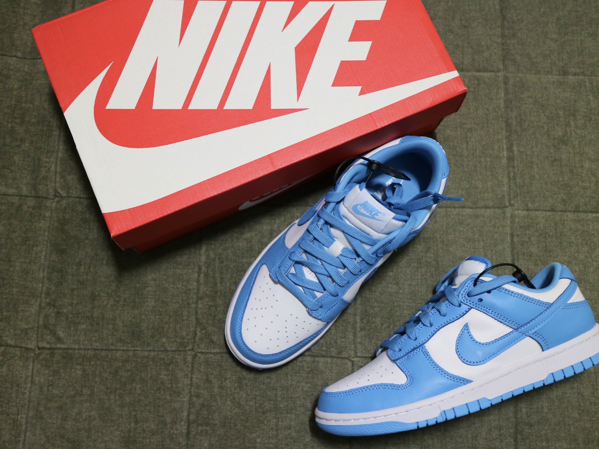 Nike Dunk Low Retro University Blue 착용 스타일 - 5