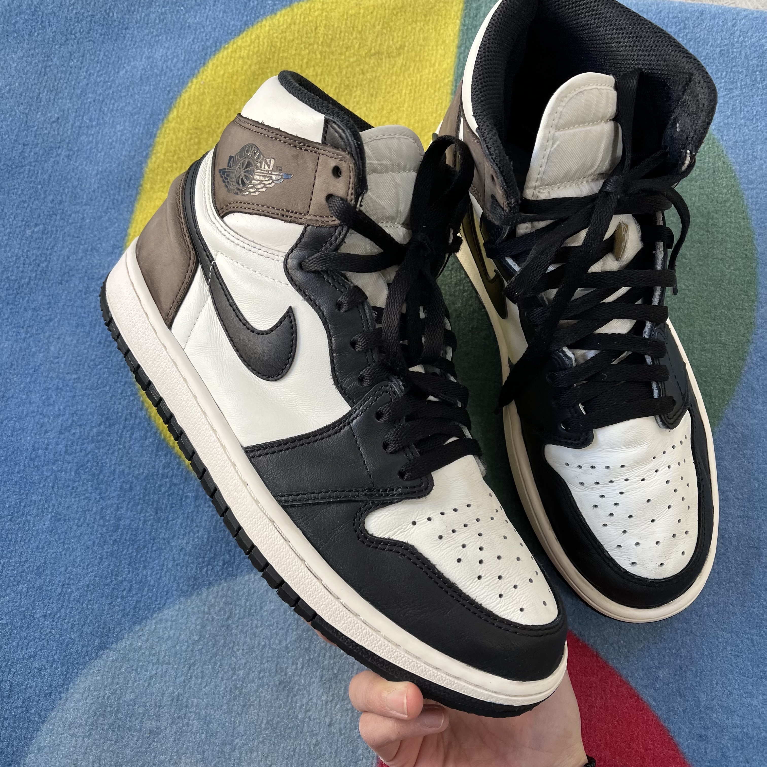 Jordan 1 Retro High OG Black Mocha 착용 스타일 - 1