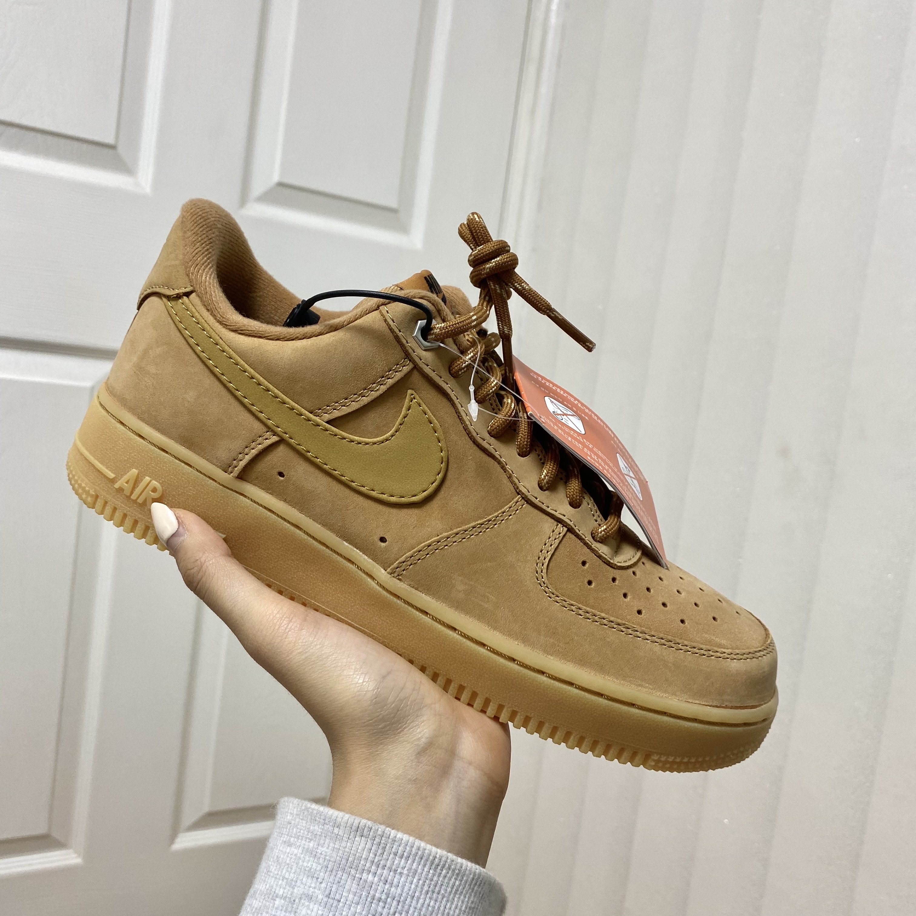 Nike Air Force 1 '07 WB Flax 착용 스타일 - 2