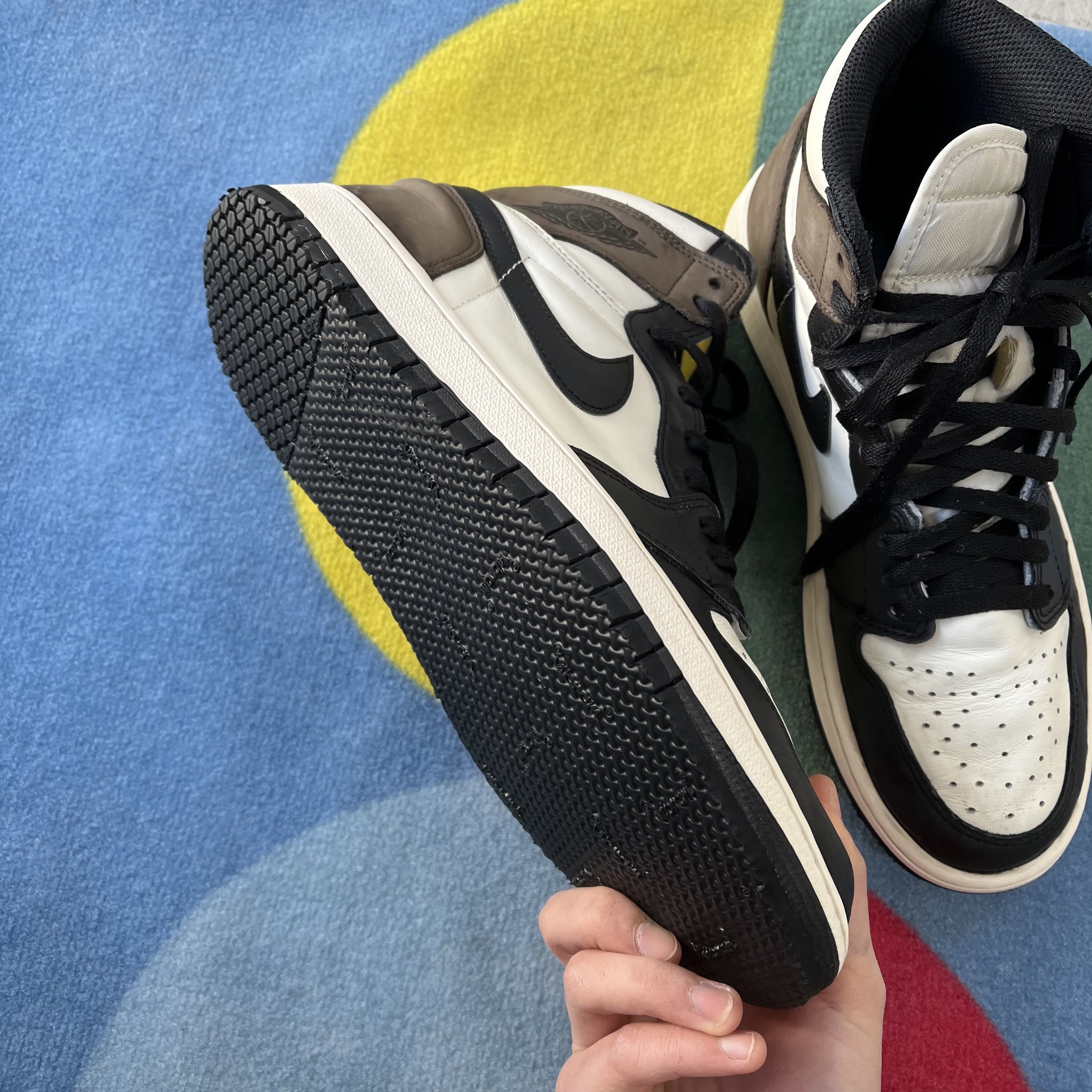Jordan 1 Retro High OG Black Mocha 착용 스타일 - 5