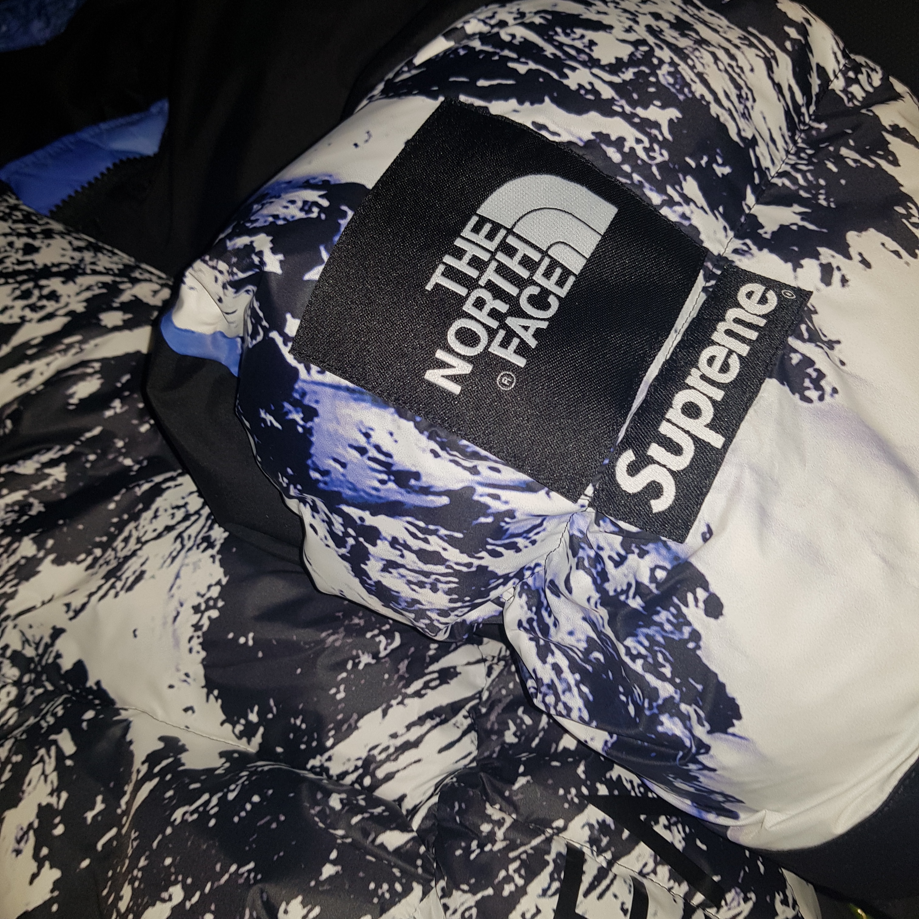 Supreme x The North Face Mountain Baltoro Jacket Blue White - 17FW 착용 스타일 - 2