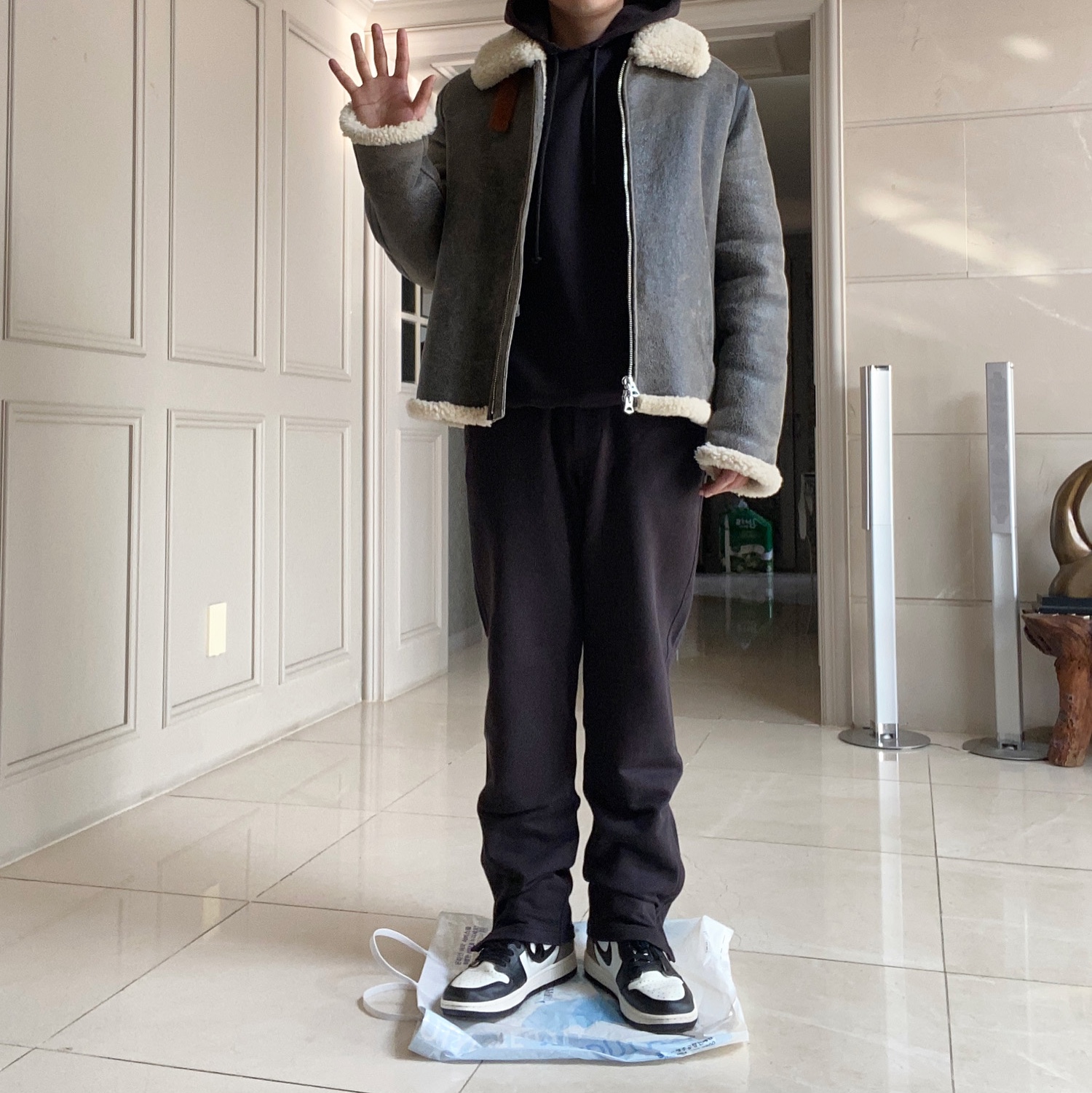 Jordan 1 Retro High OG Black Mocha 착용 스타일