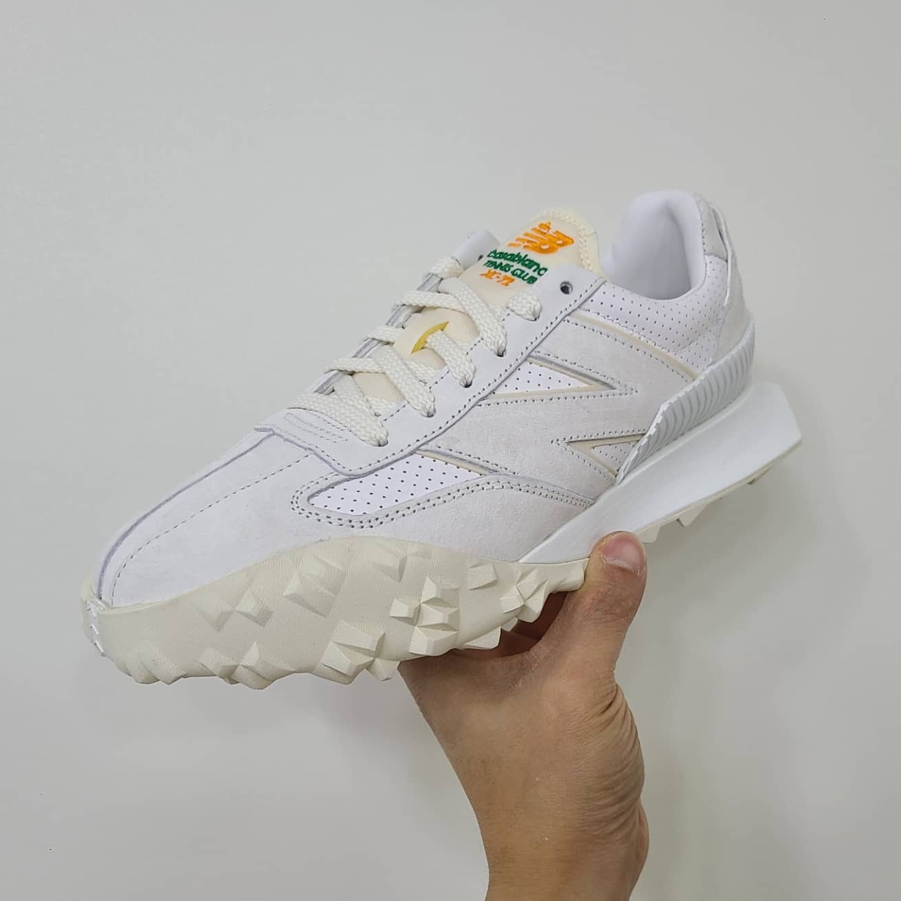 New Balance x Casablanca XC-72 Marshmallow Brilliant White 착용 스타일 - 1