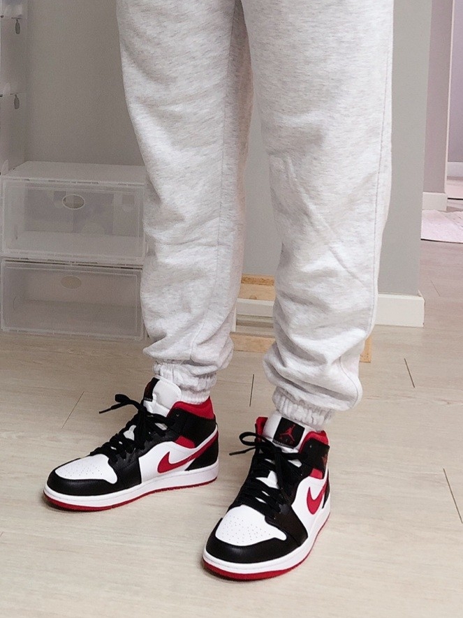 Jordan 1 Mid Gym Red Black White 착용 스타일