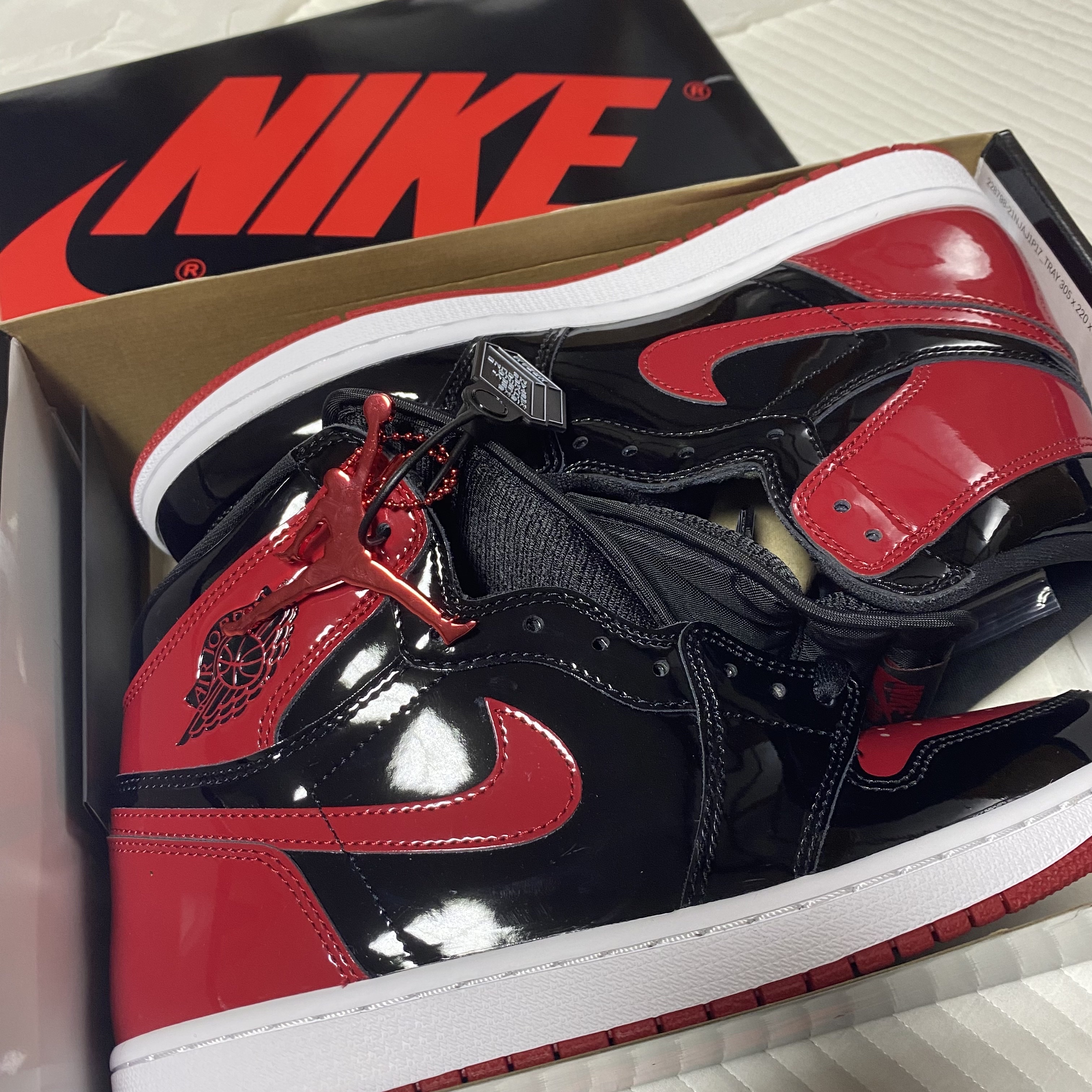 Jordan 1 Retro High OG Patent Bred 착용 스타일 - 1