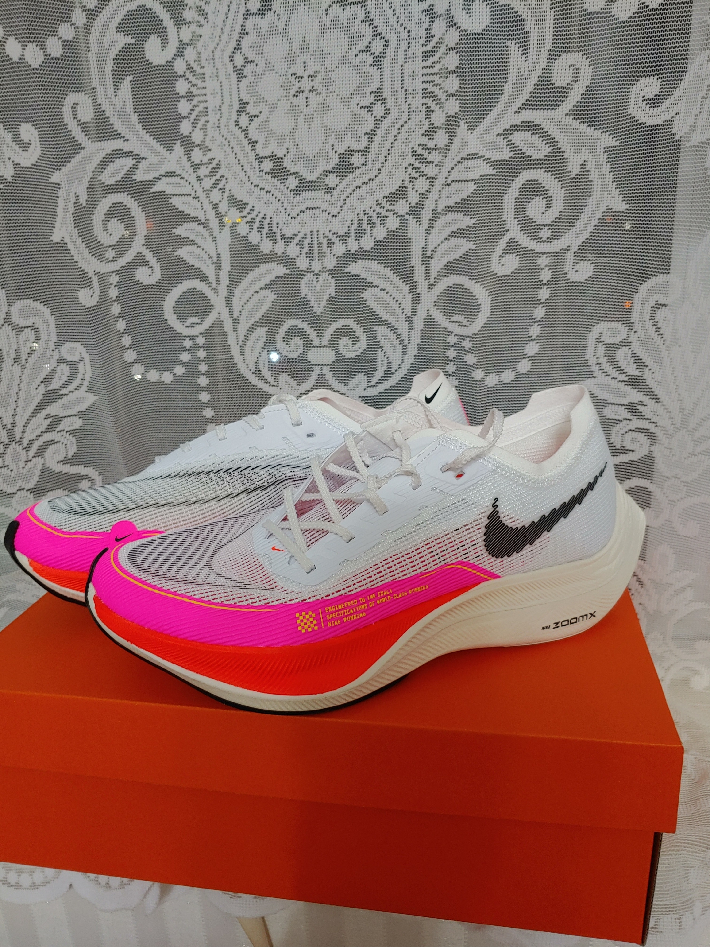Nike ZoomX Vaporfly Next% 2 White 착용 스타일 - 1