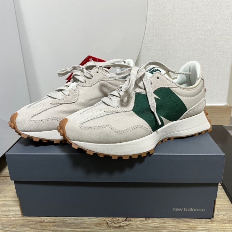 New Balance 327 Timberwolf 착용 스타일