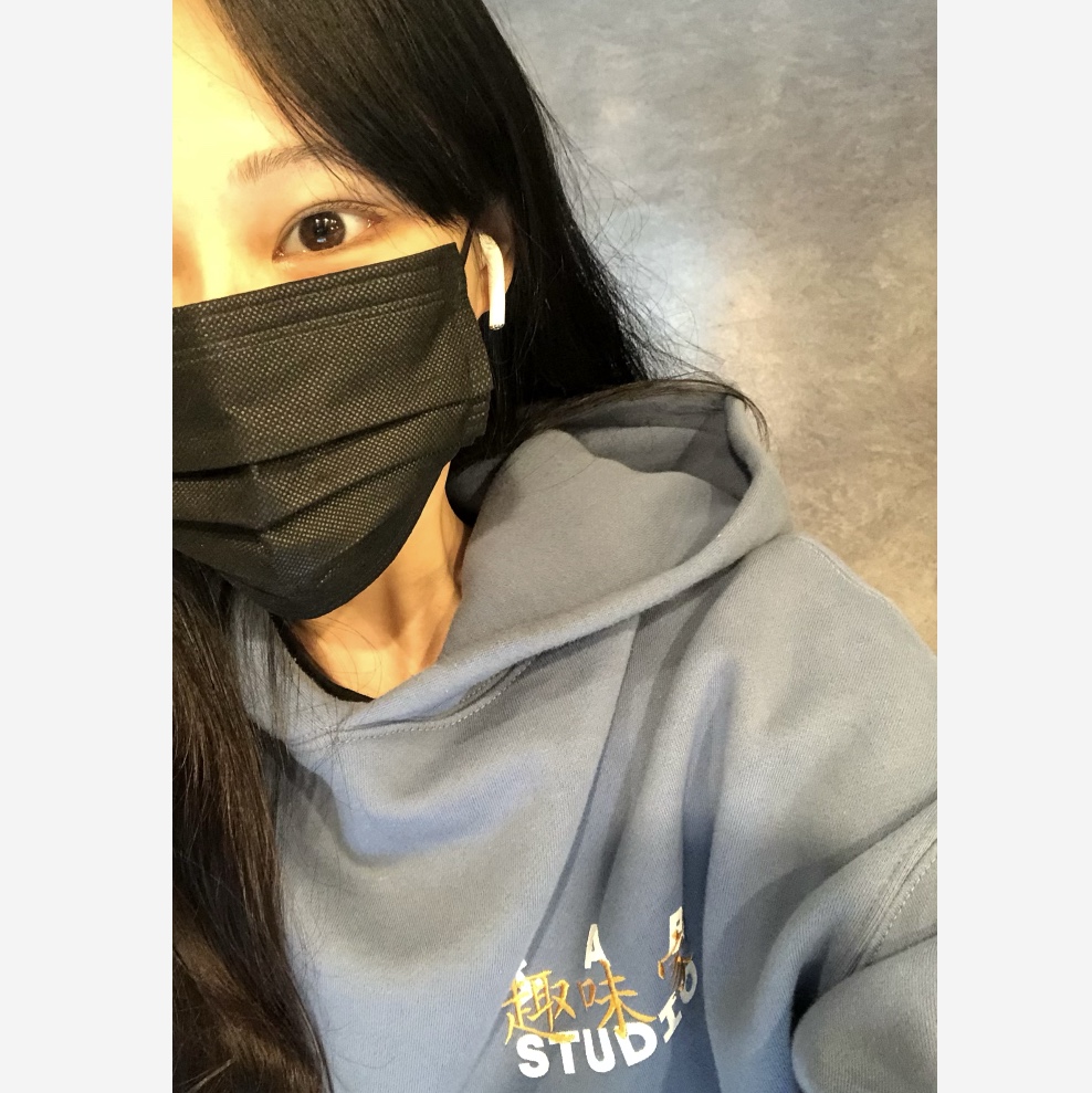IAB Studio x Tastehouse Hoodie & Keyring Ash Blue 착용 스타일
