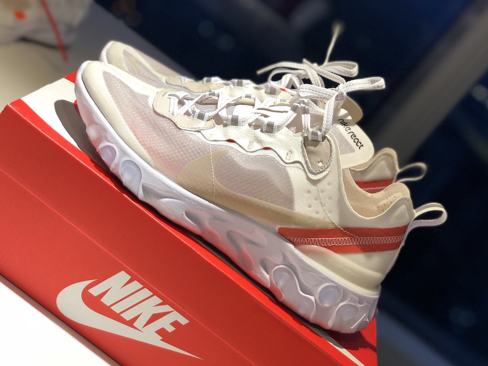 Nike React Element 87 Sail Light Bone 착용 스타일