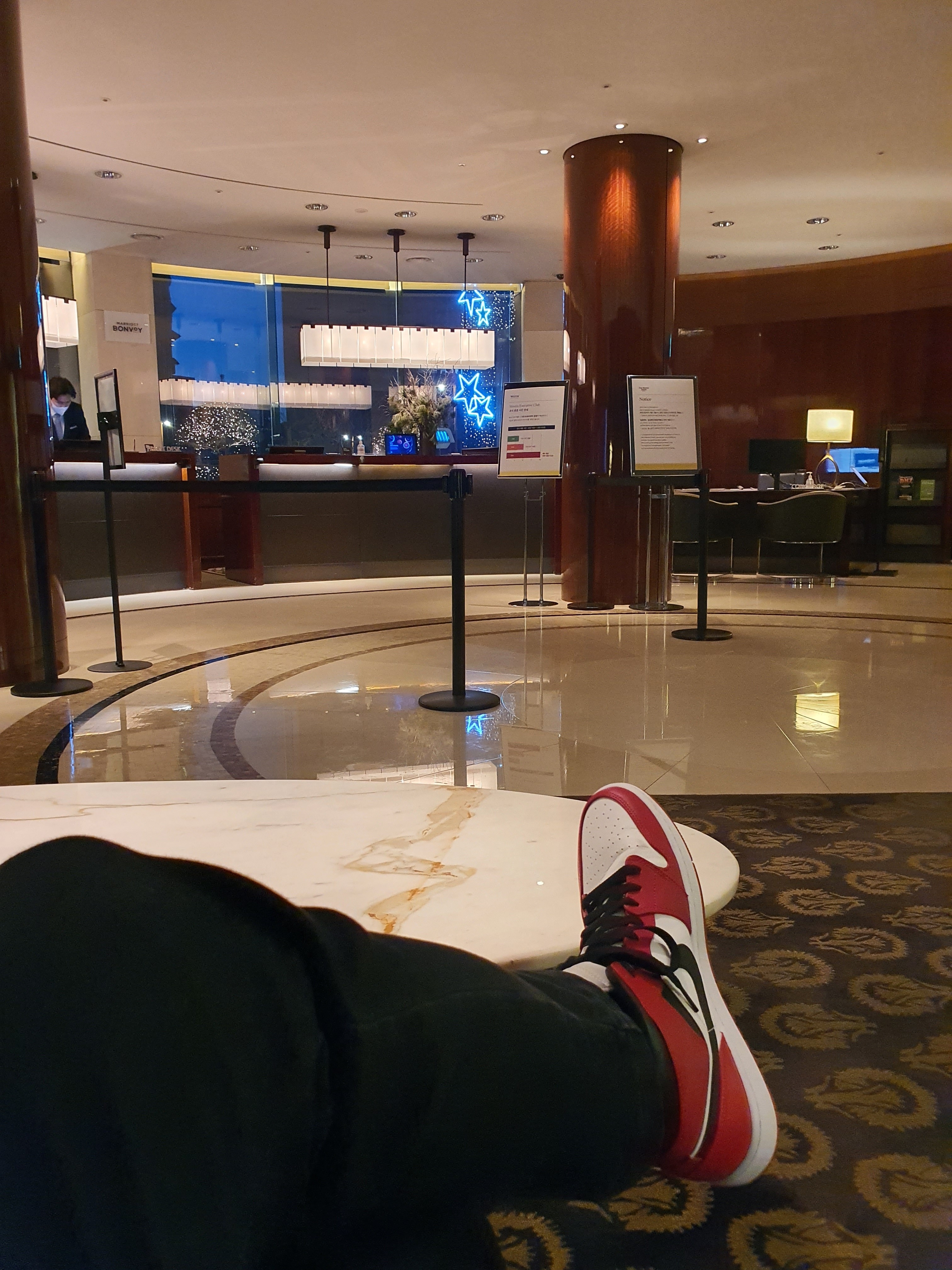 Jordan 1 Mid Chicago 2020 착용 스타일 - 1