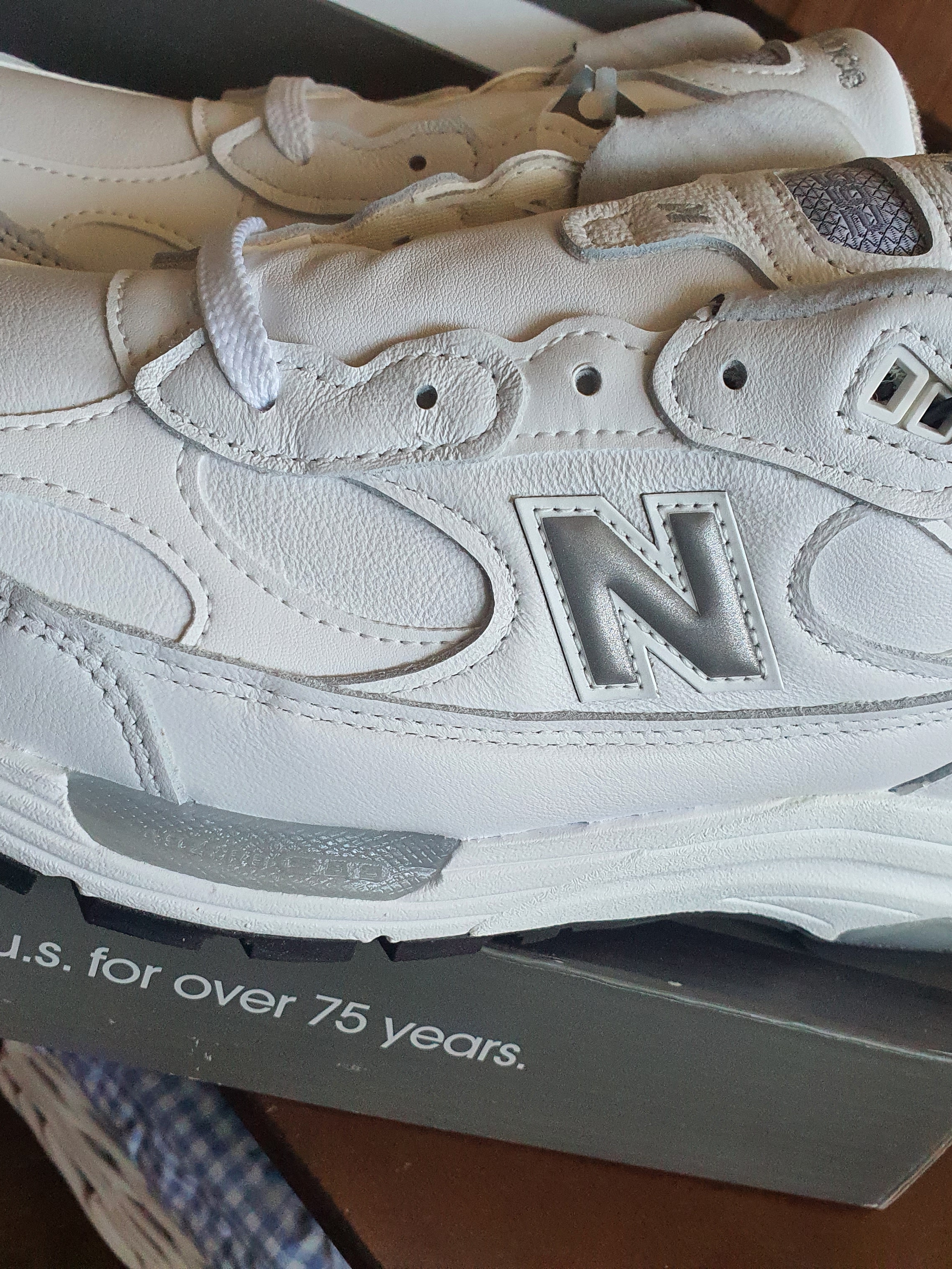 New Balance 992 Made in USA White Silver 착용 스타일 - 1
