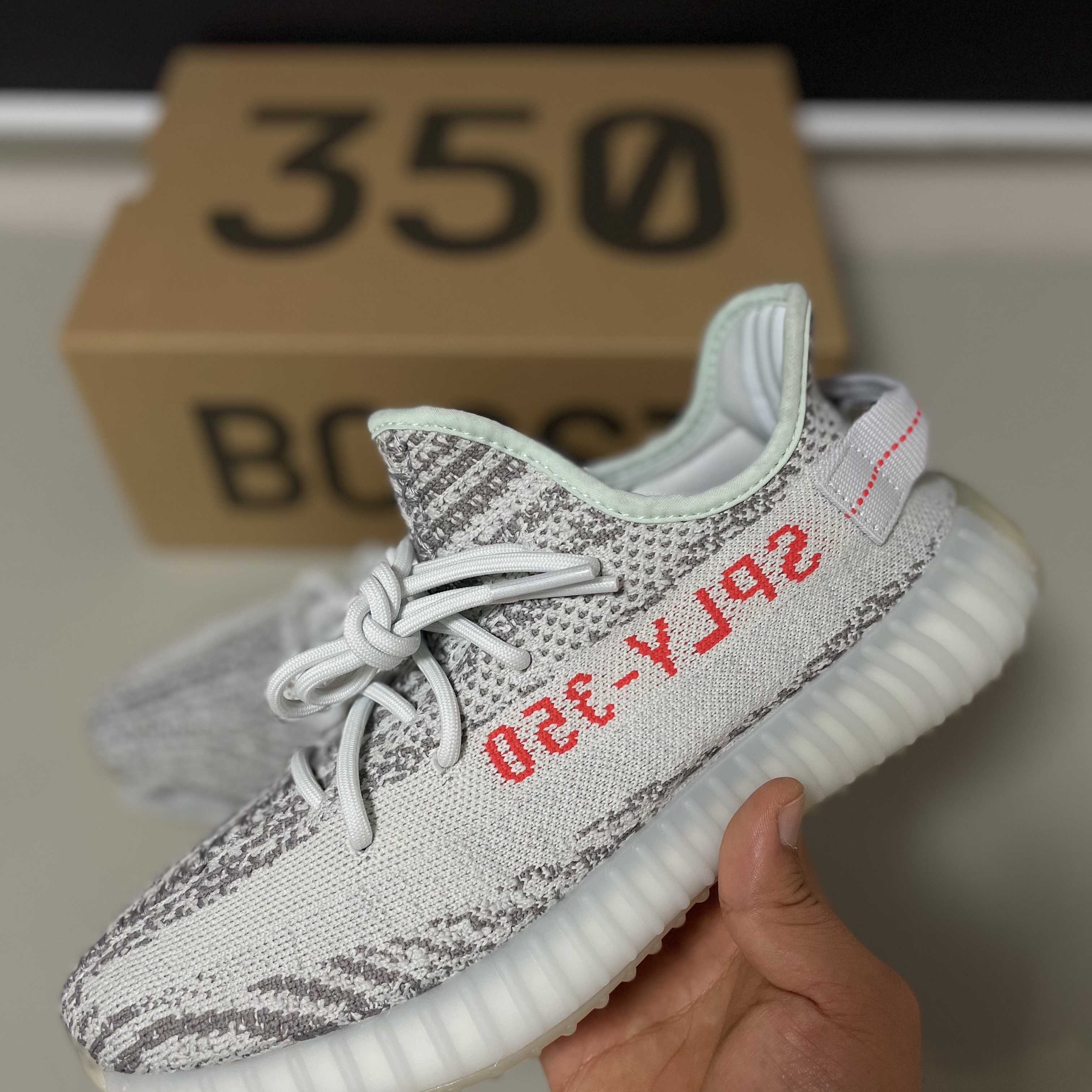 Adidas Yeezy Boost 350 V2 Blue Tint 2017 착용 스타일 - 2