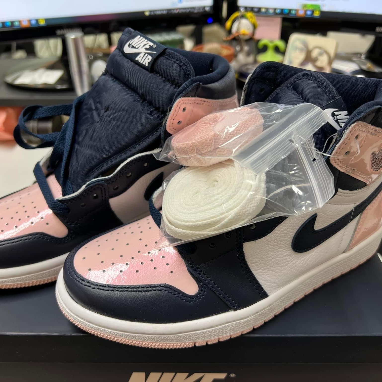 (W) Jordan 1 Retro High OG Atmosphere 착용 스타일 - 3