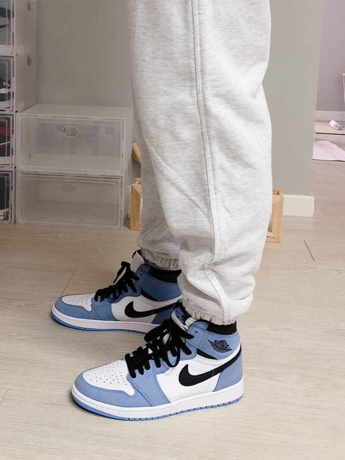 Jordan 1 Retro High OG University Blue 착용 스타일