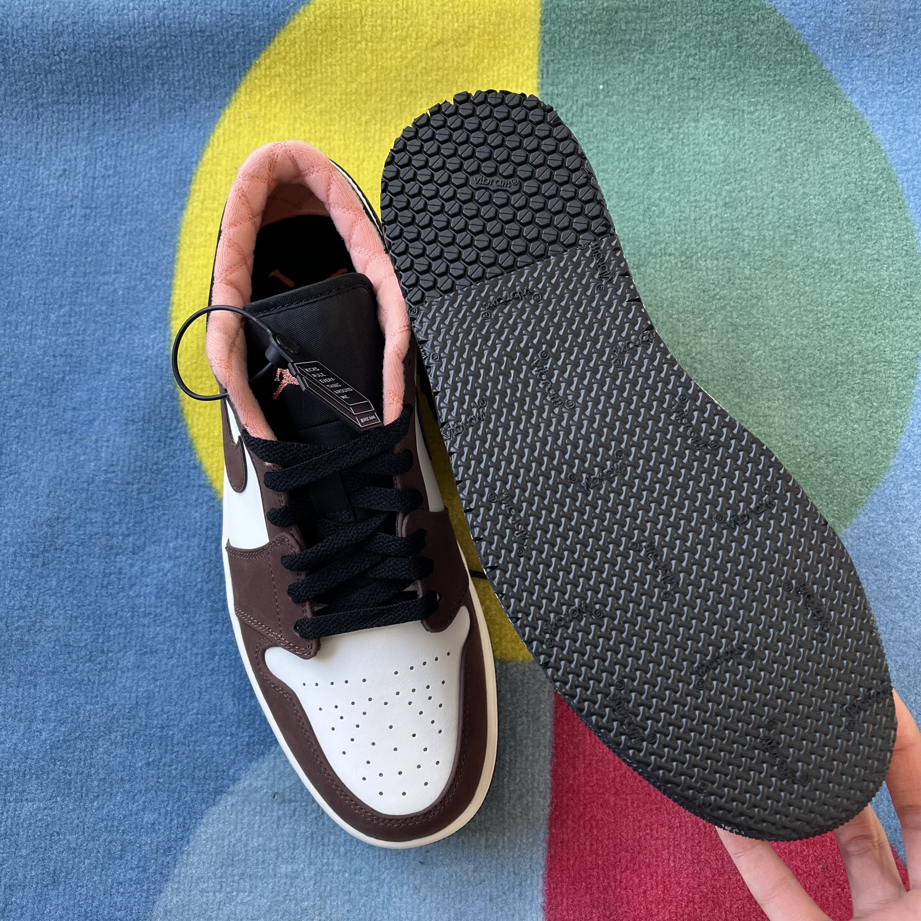 Jordan 1 Low SE Chocolate Bliss 착용 스타일 - 4