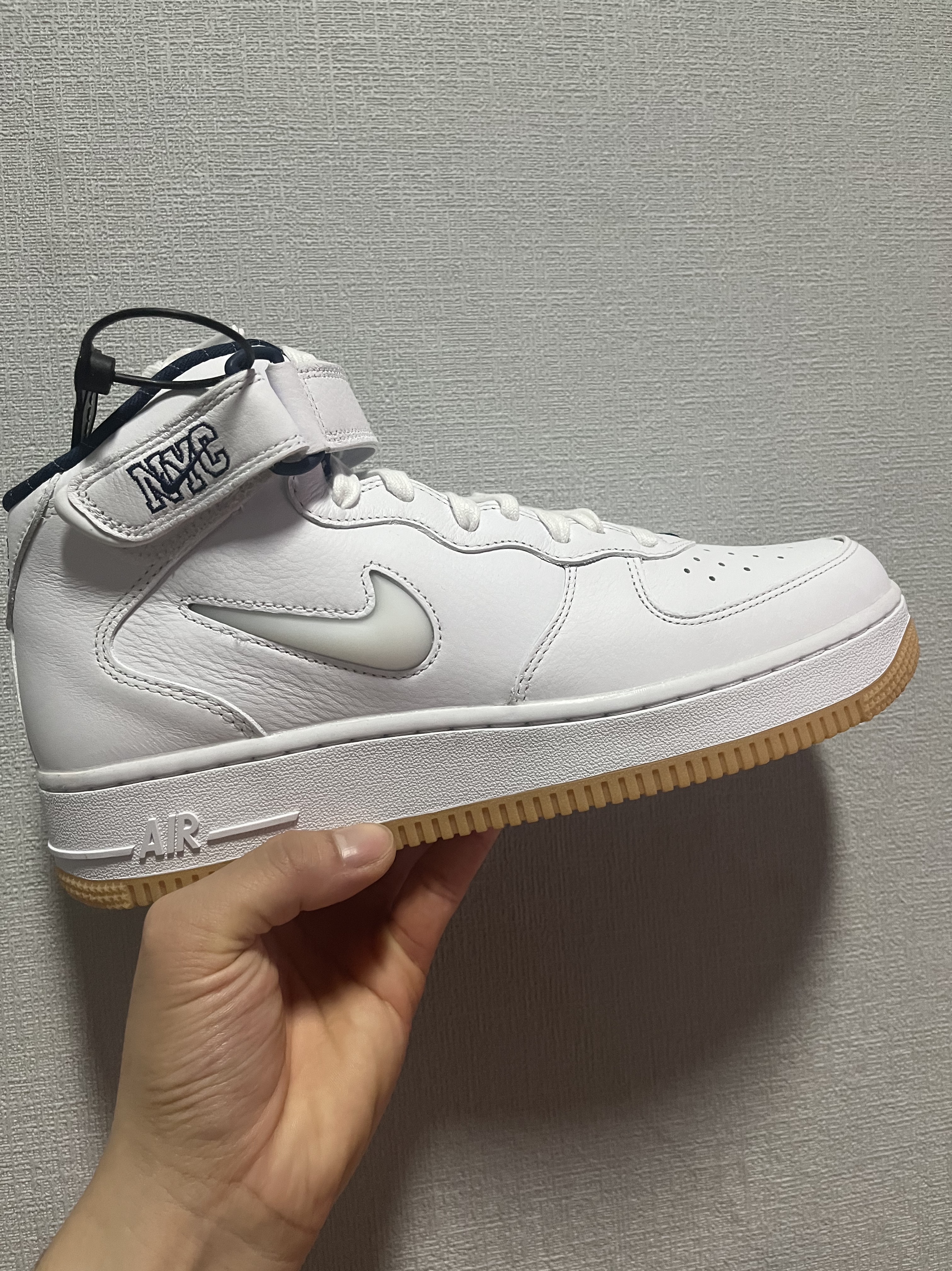 Nike Air Force 1 Mid QS NYC White Midnight Navy 착용 스타일