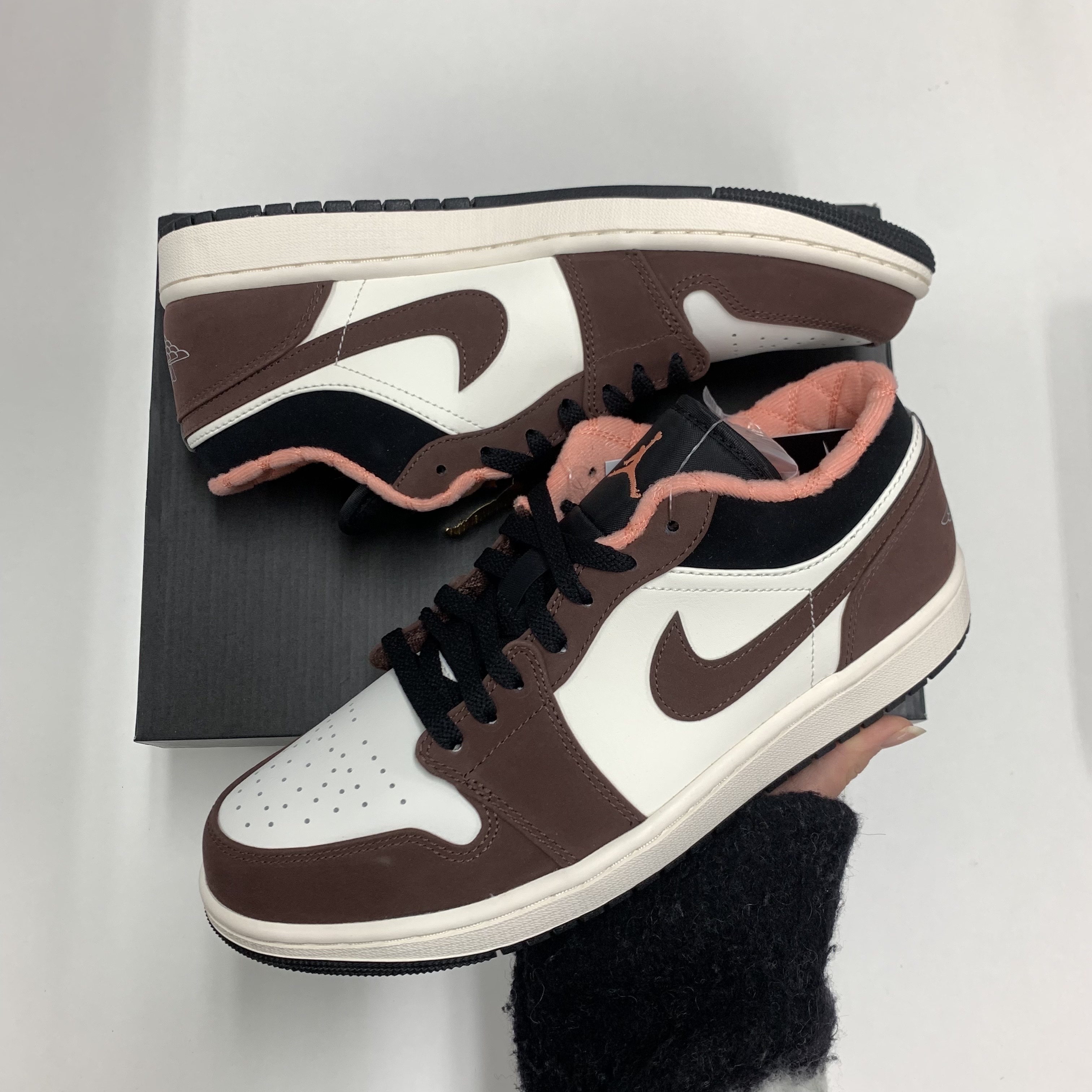 Jordan 1 Low SE Chocolate Bliss 착용 스타일