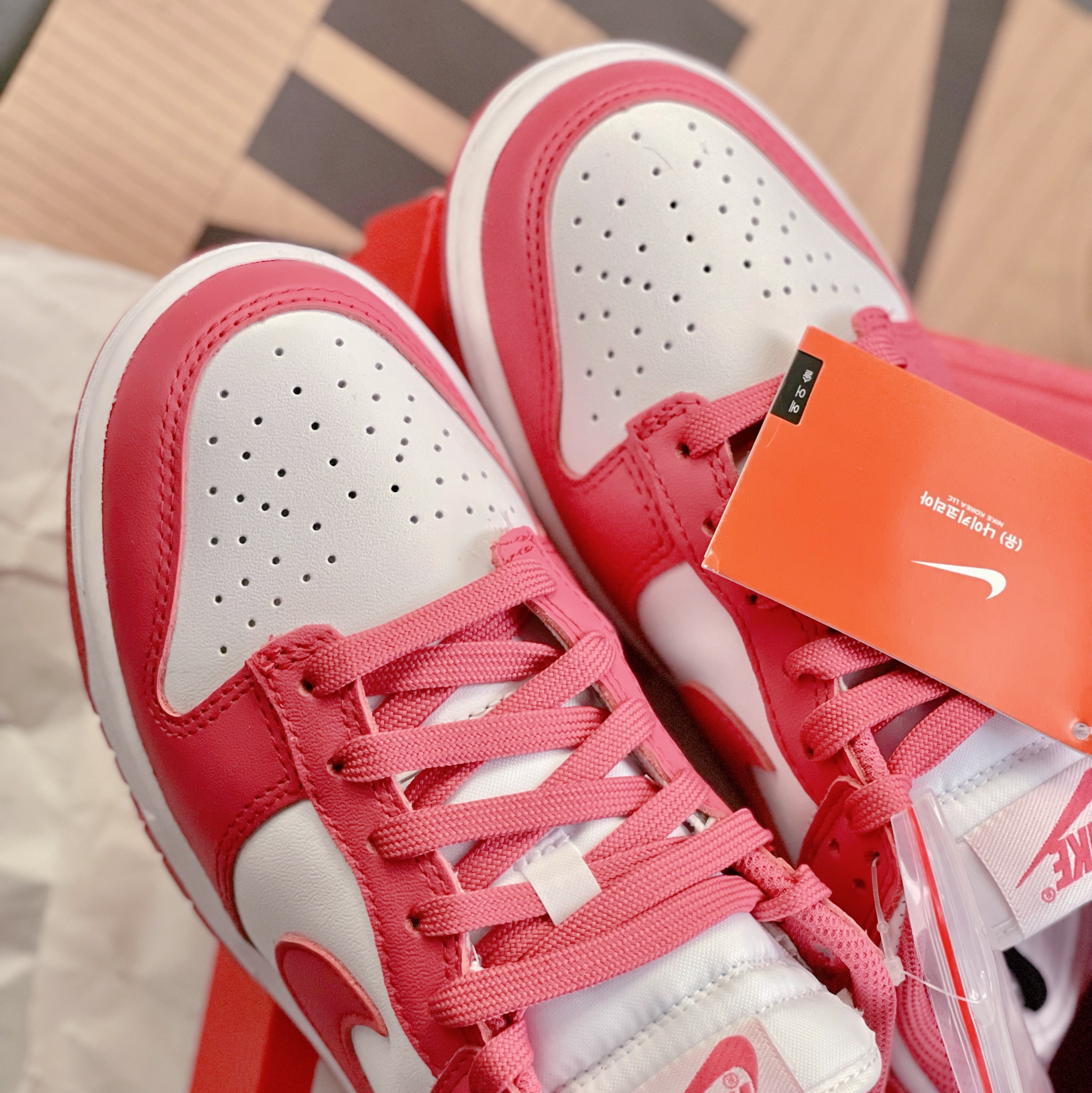 (W) Nike Dunk Low Archeo Pink 착용 스타일 - 1
