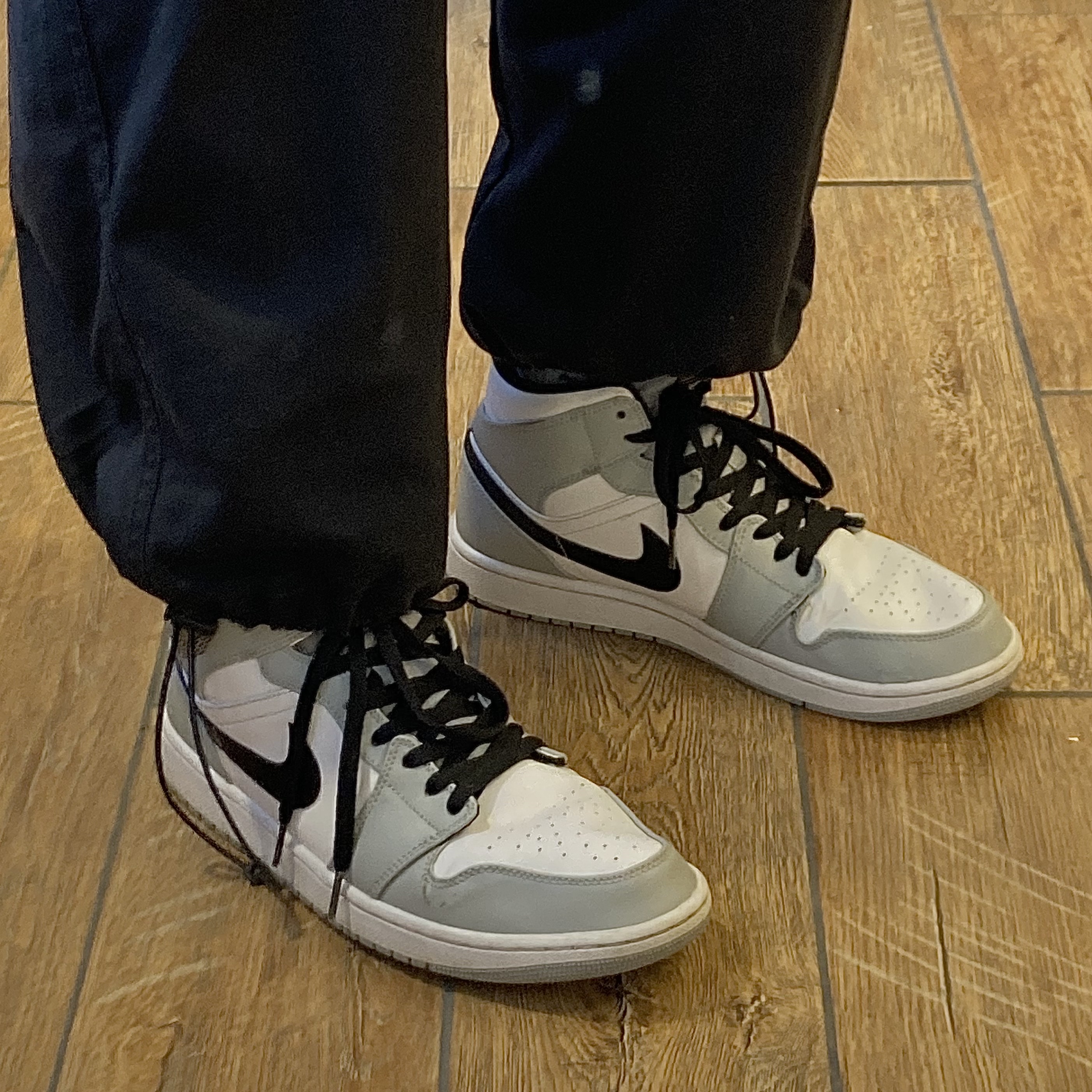 Jordan 1 Mid Light Smoke Grey 착용 스타일 - 1