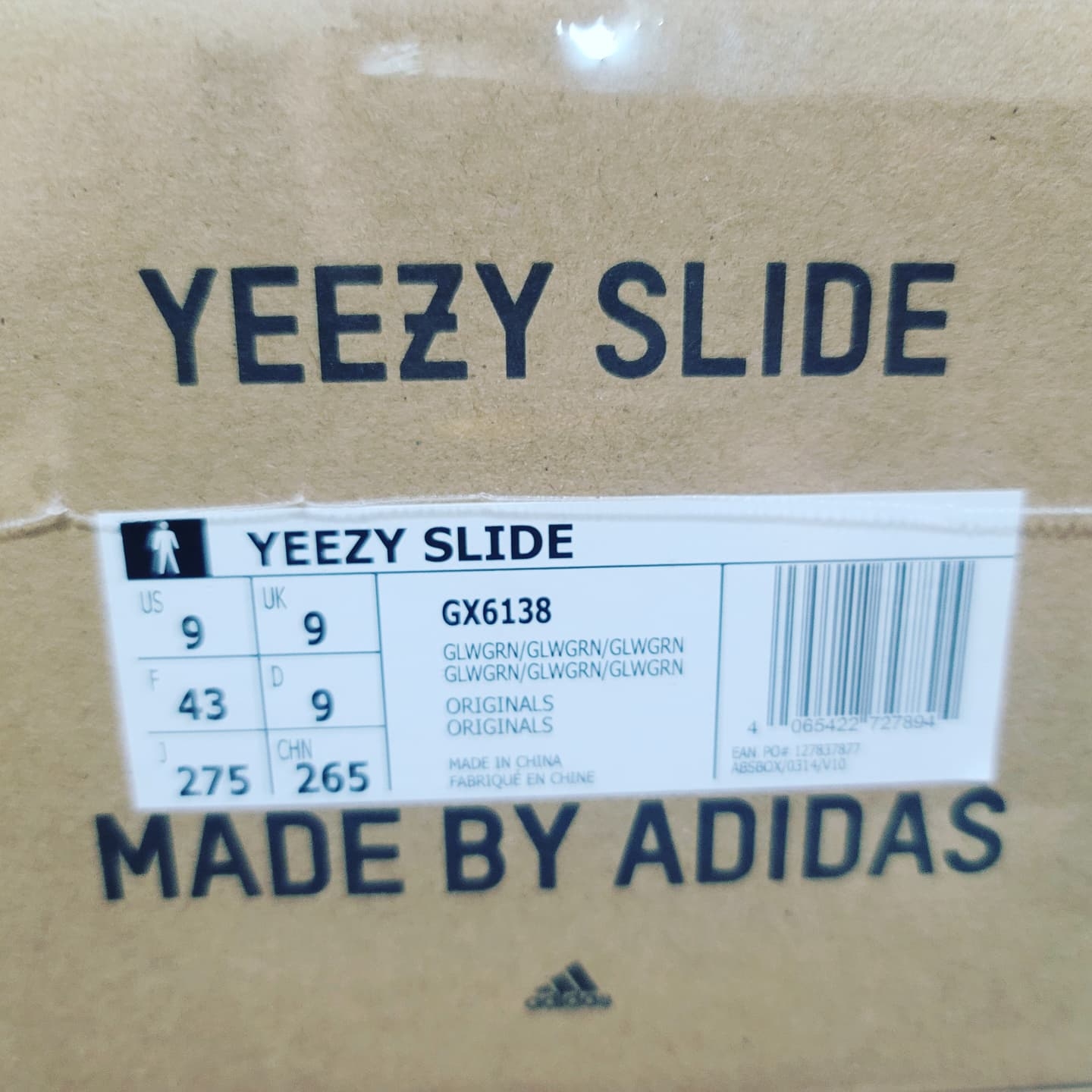 Adidas Yeezy Slide Glow Green 착용 스타일 - 1
