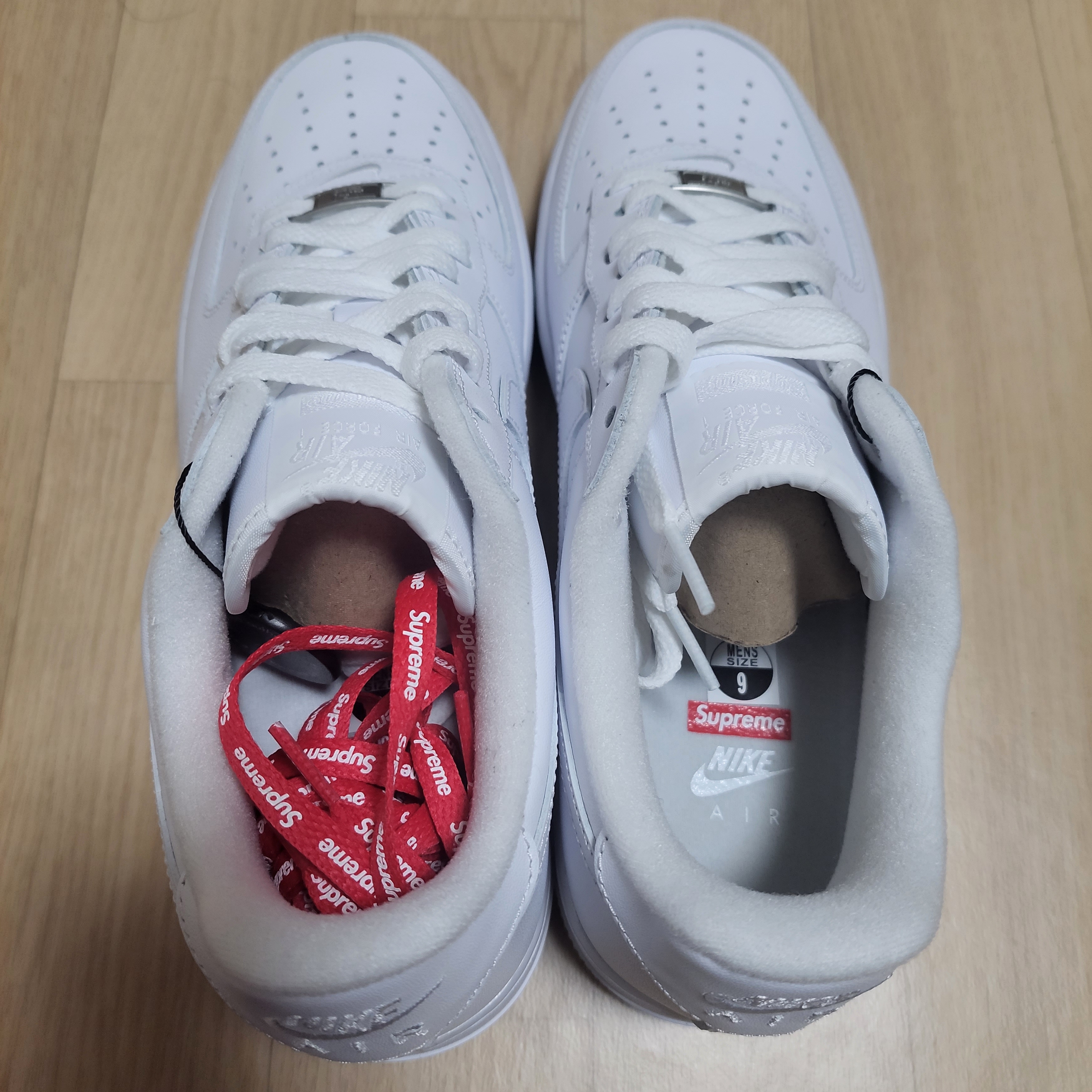 Nike x Supreme Air Force 1 Low White 착용 스타일 - 1