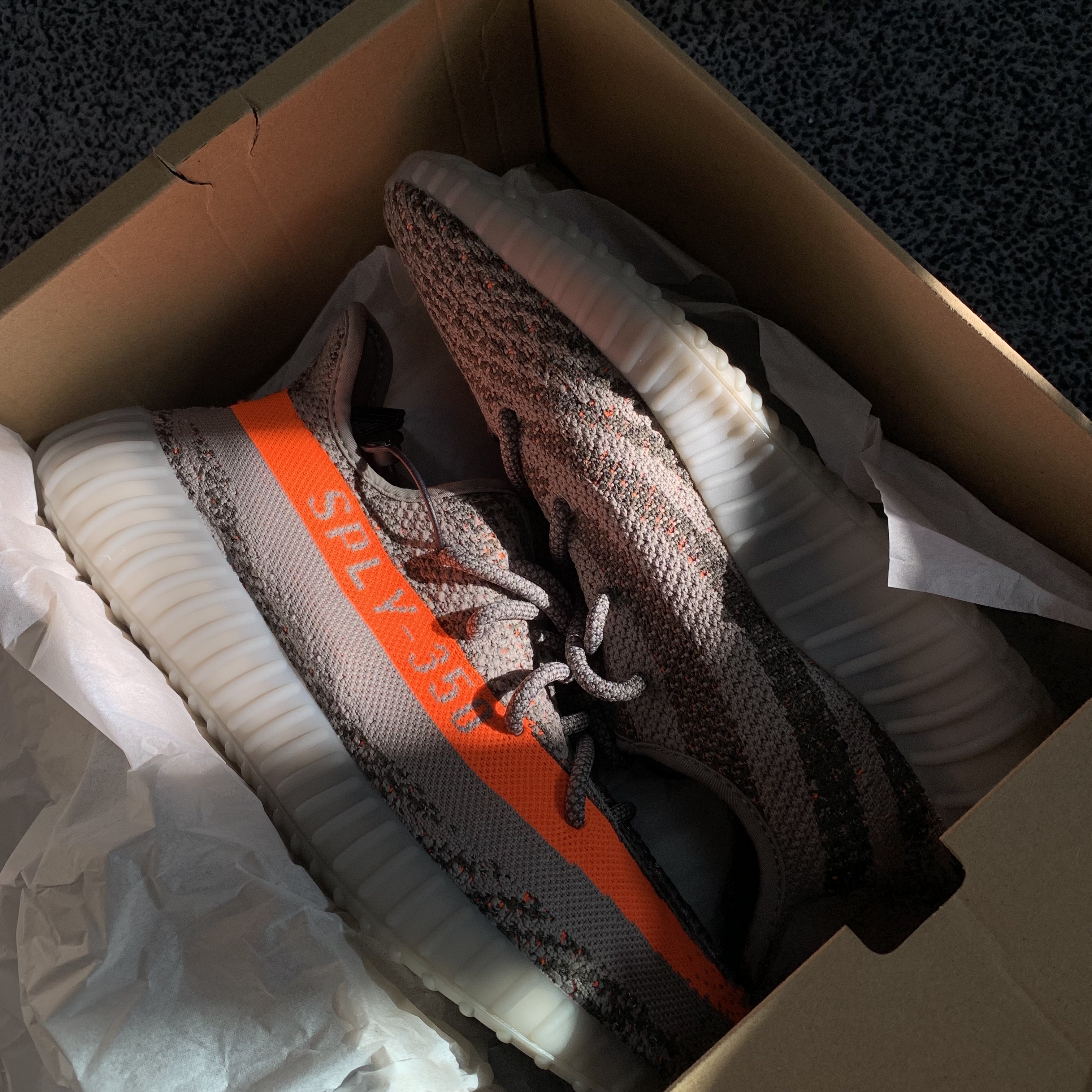 Adidas Yeezy Boost 350 V2 Beluga - Reflective 착용 스타일 - 1