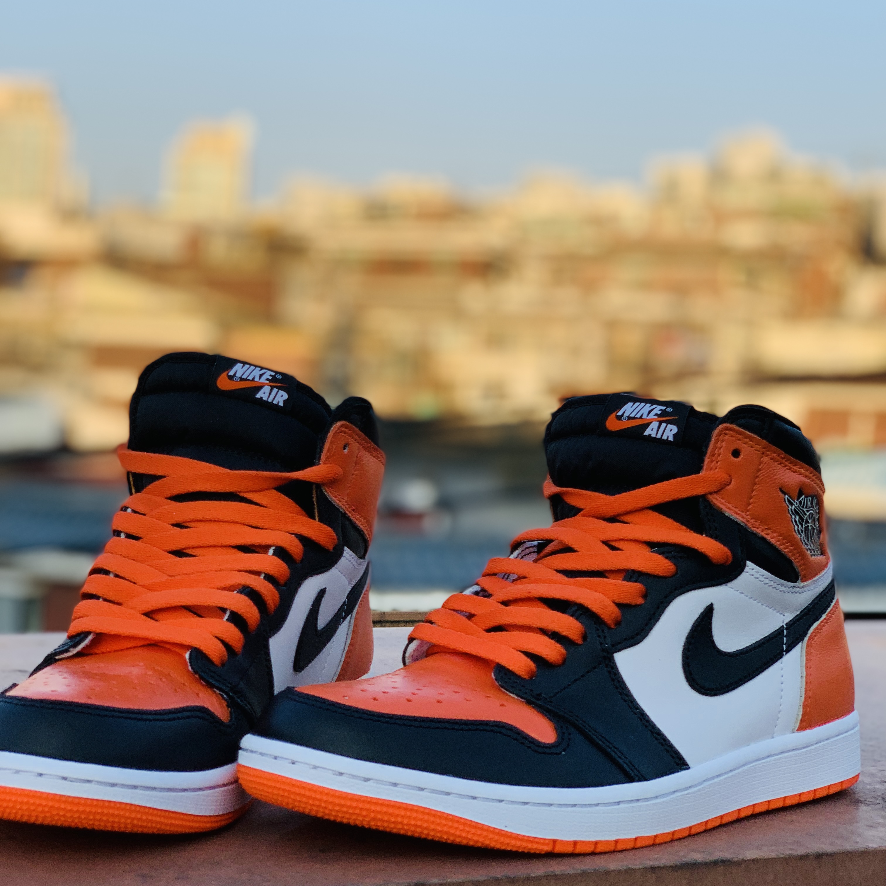 Jordan 1 Retro High OG Electro Orange 착용 스타일