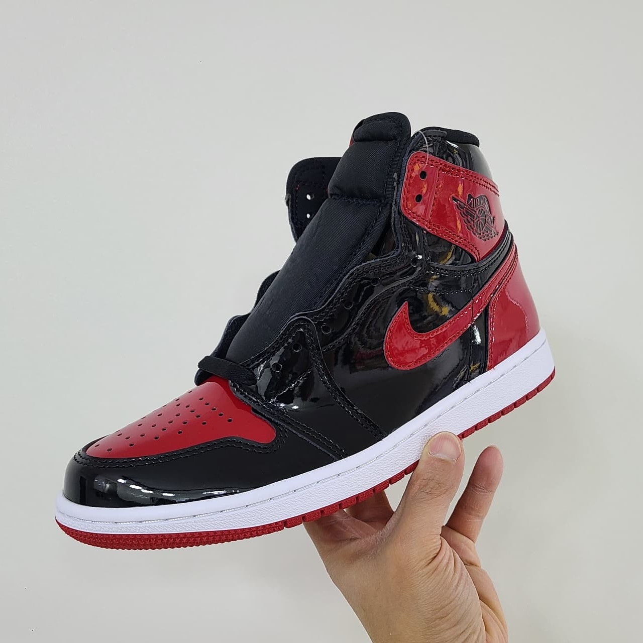 Jordan 1 Retro High OG Patent Bred 착용 스타일 - 1