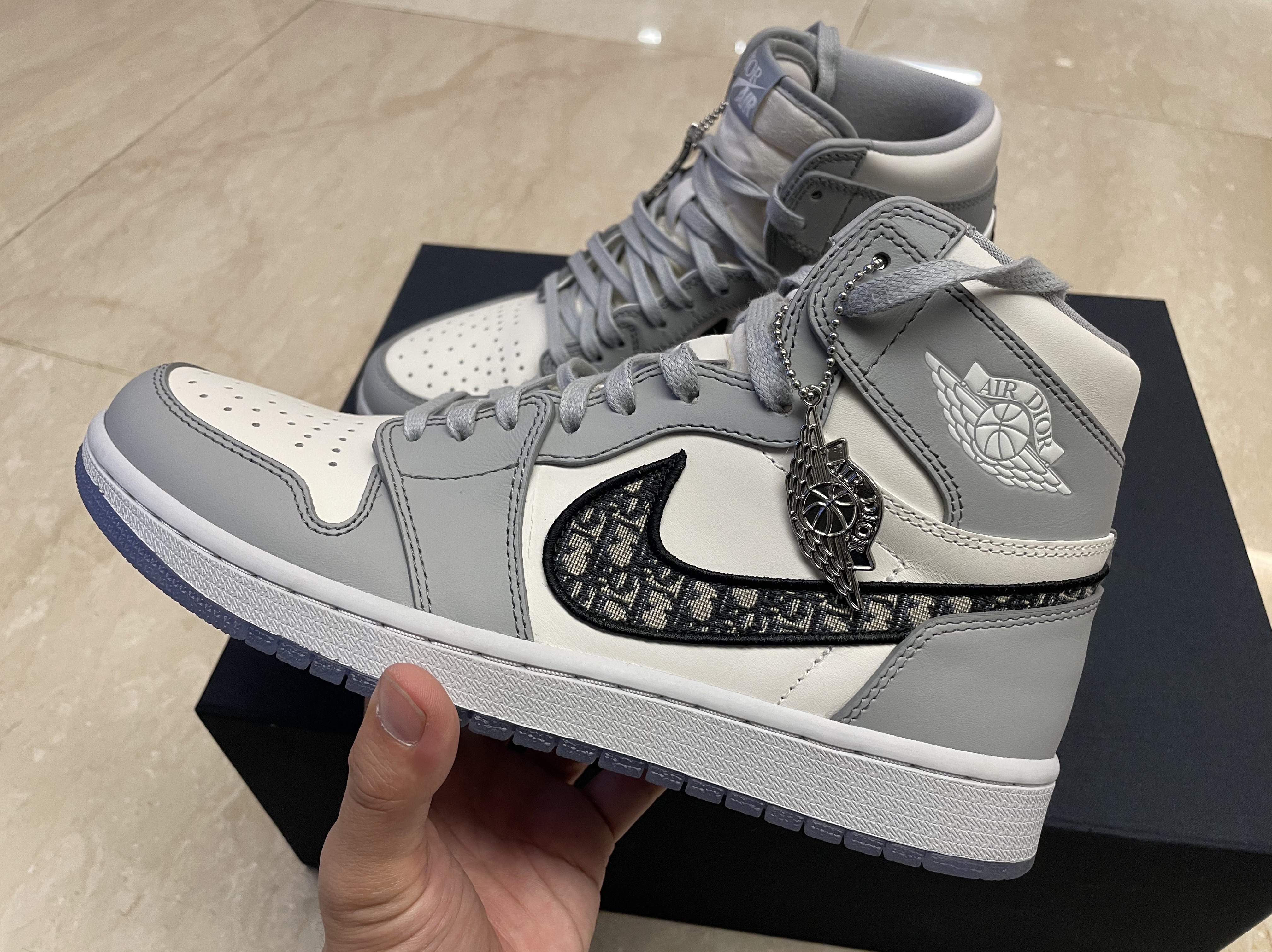 Jordan 1 x Dior High OG 착용 스타일