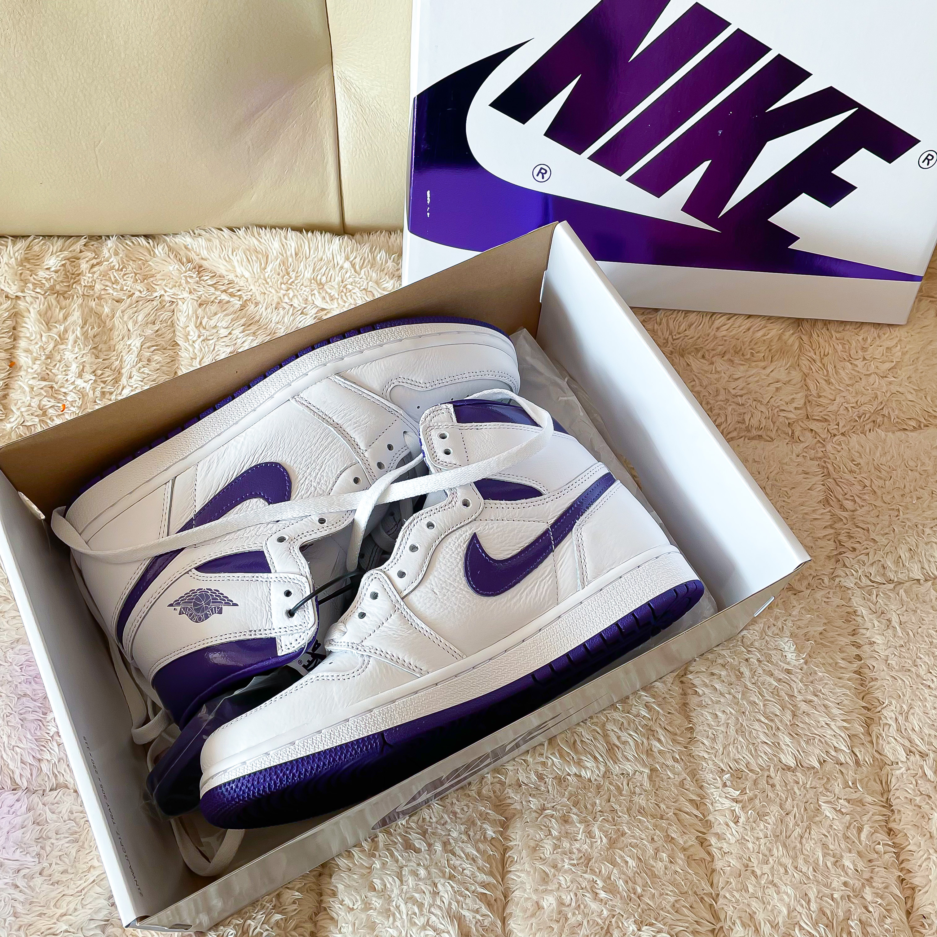 (W) Jordan 1 High OG Court Purple 착용 스타일 - 1