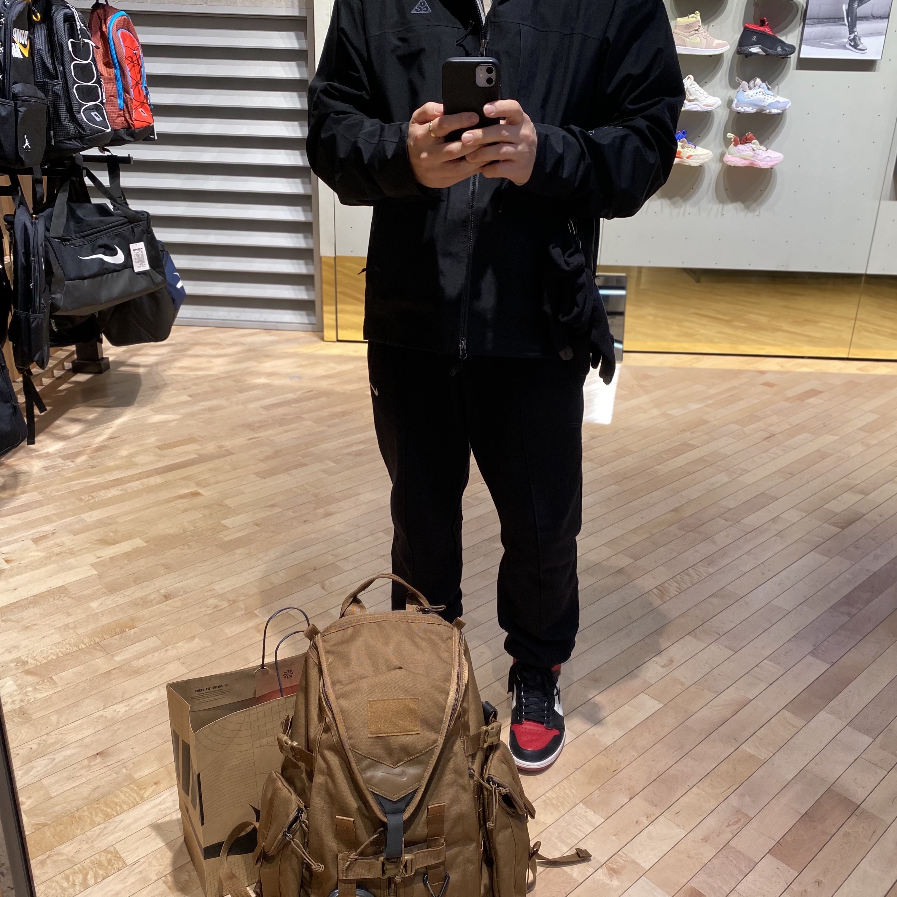 Jordan 1 Retro High OG Patent Bred, Nike ACG Gore-Tex Misery Ridge Jacket Black - US/EU 착용 스타일 - 2