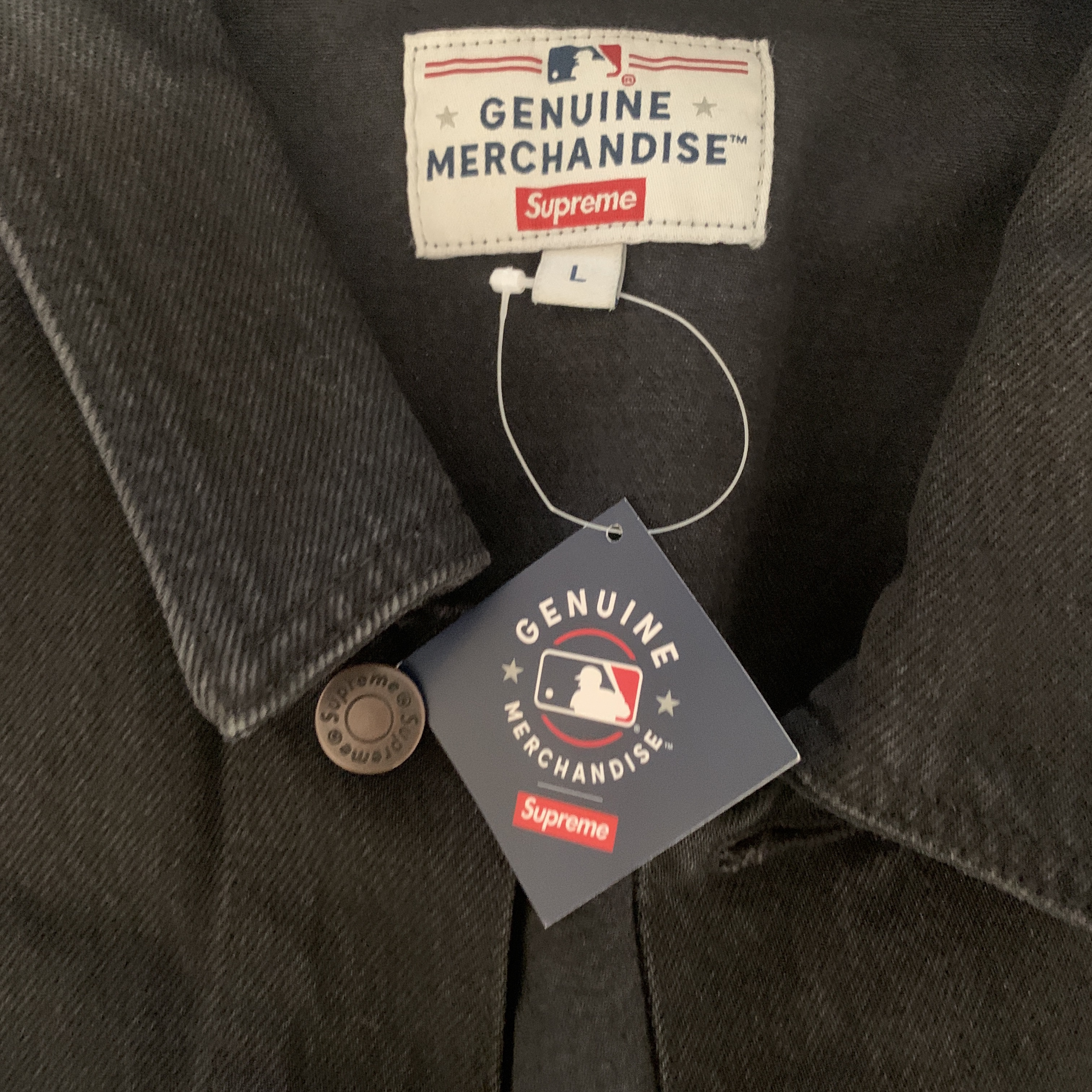 Supreme x New York Yankees Denim Trucker Jacket Washed Black - 21FW 착용 스타일 - 1