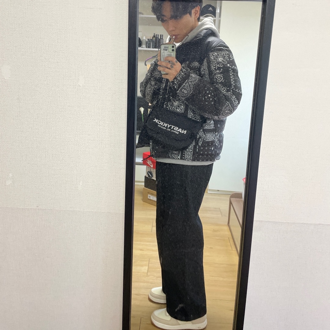 Nike Air Force 1 '07 LV8 Paisley Swoosh, The North Face 1996 Novelty Nuptse Jacket Real Black - 21FW 착용 스타일