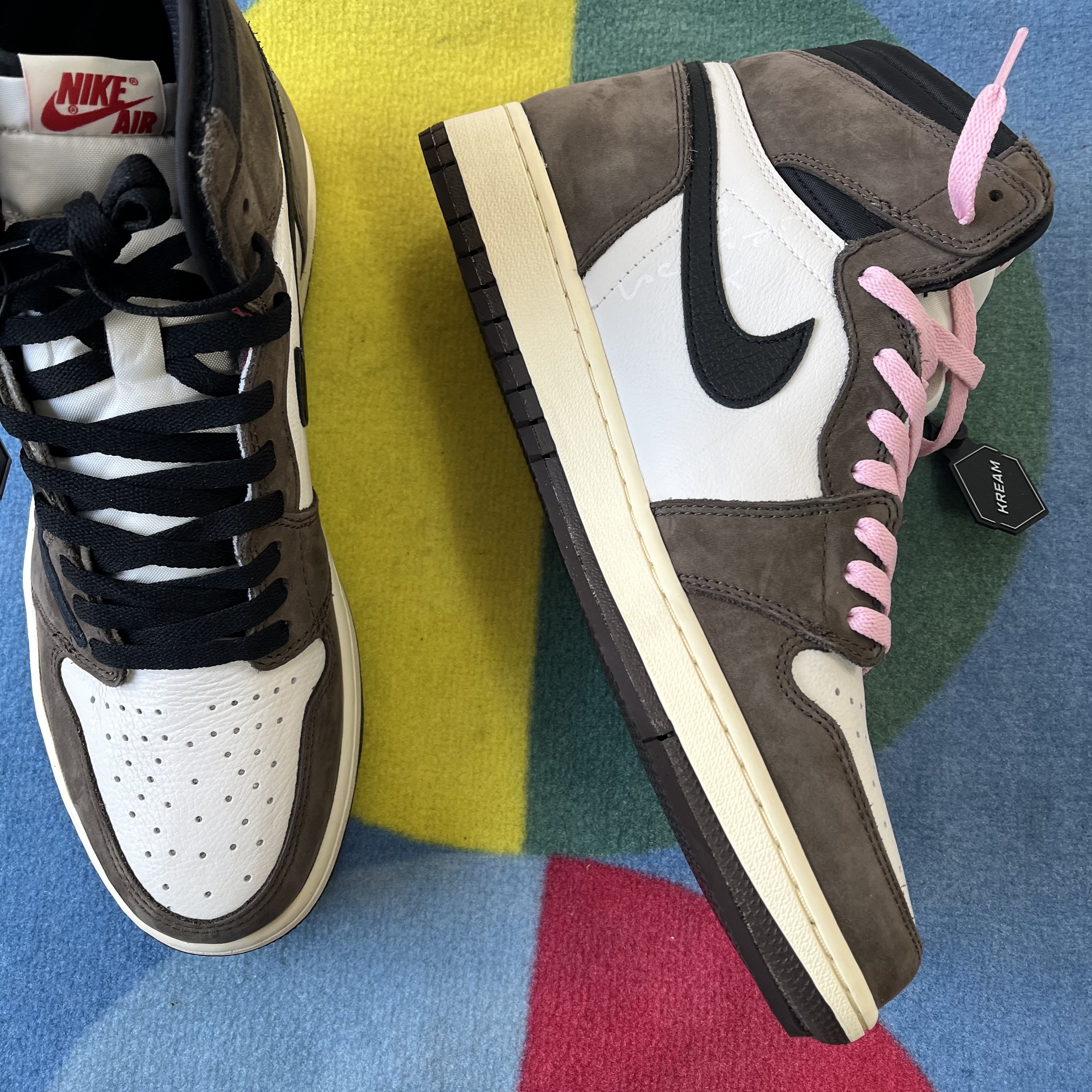 Jordan 1 x Travis Scott Retro High OG SP Mocha 착용 스타일 - 2