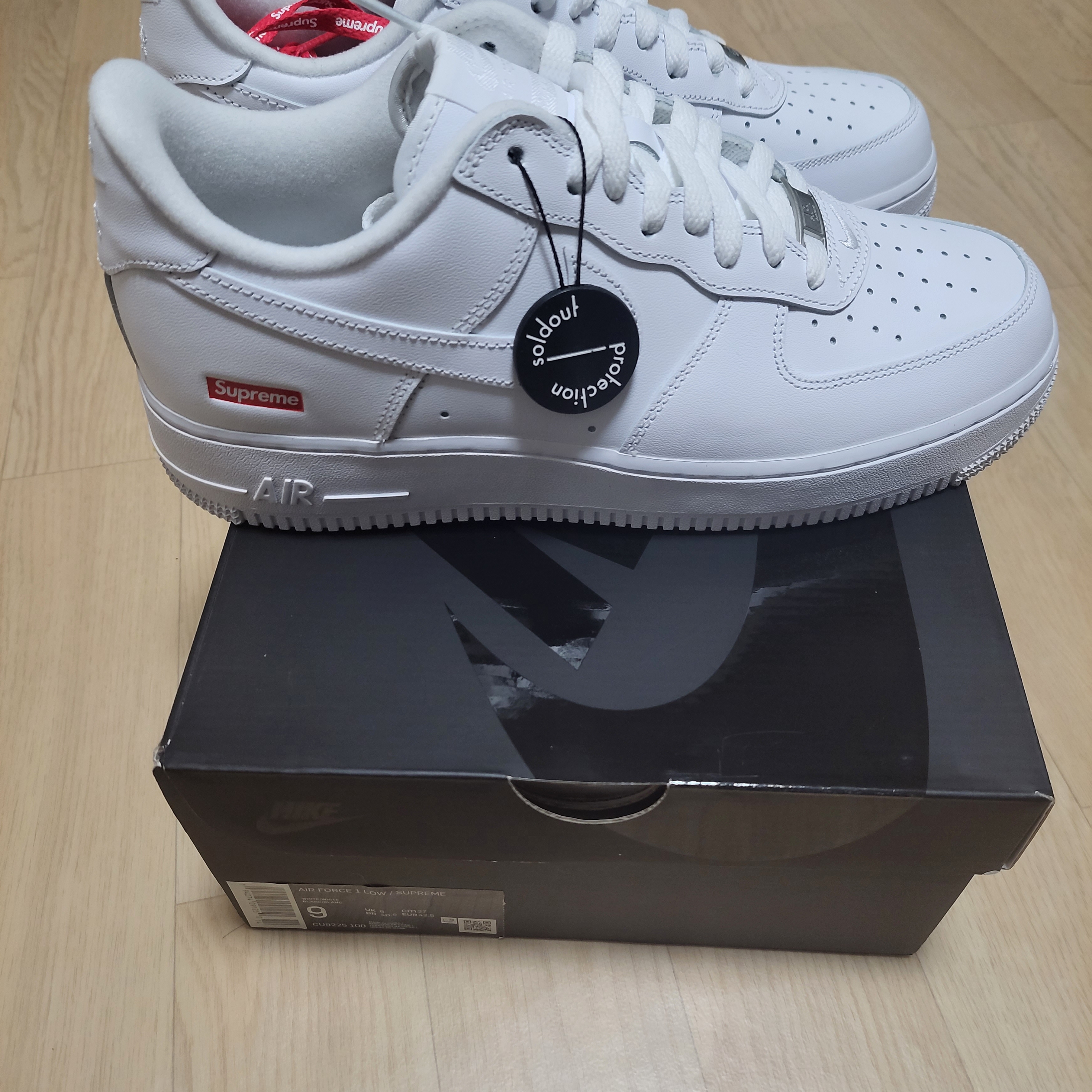 Nike x Supreme Air Force 1 Low White 착용 스타일 - 2