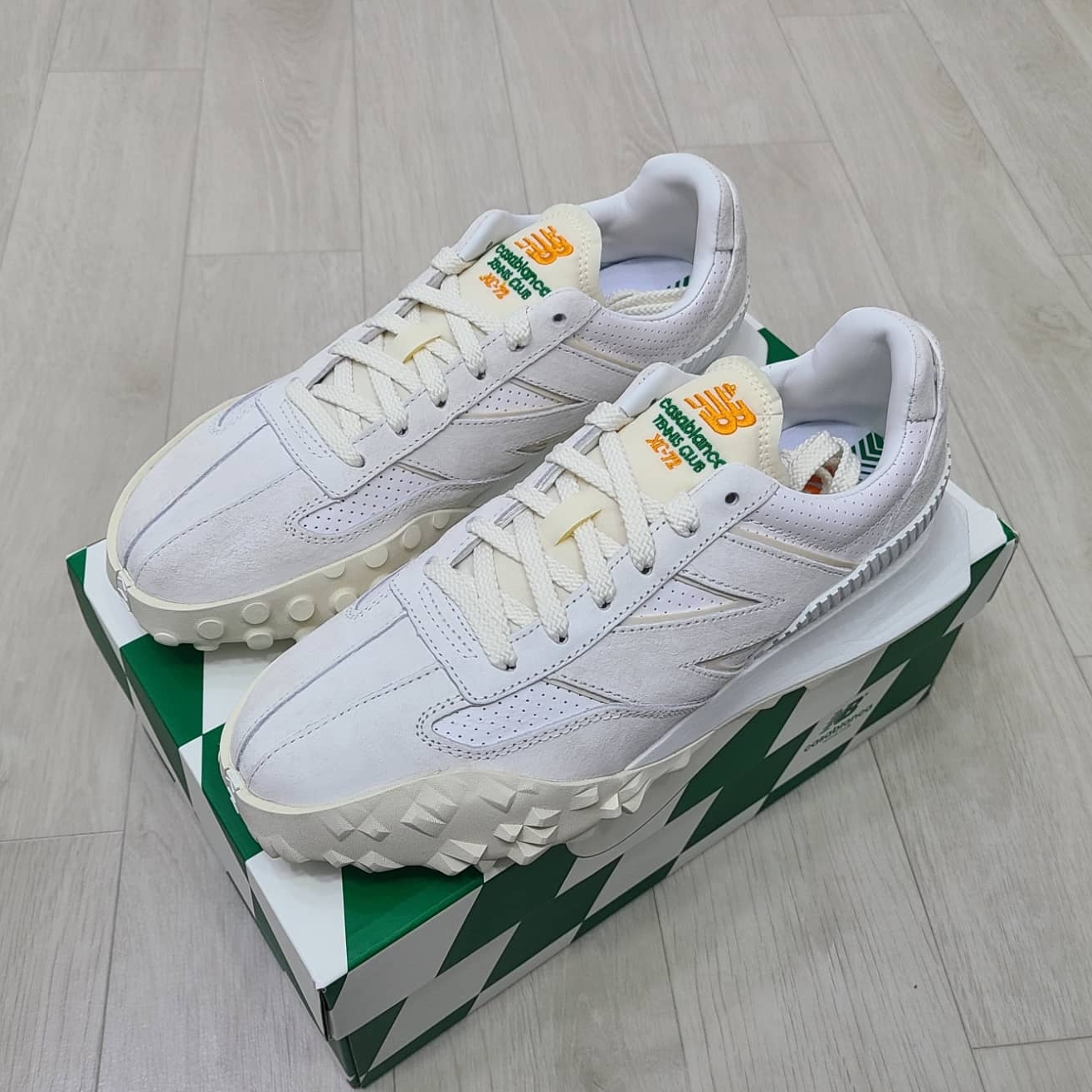 New Balance x Casablanca XC-72 Marshmallow Brilliant White 착용 스타일 - 2