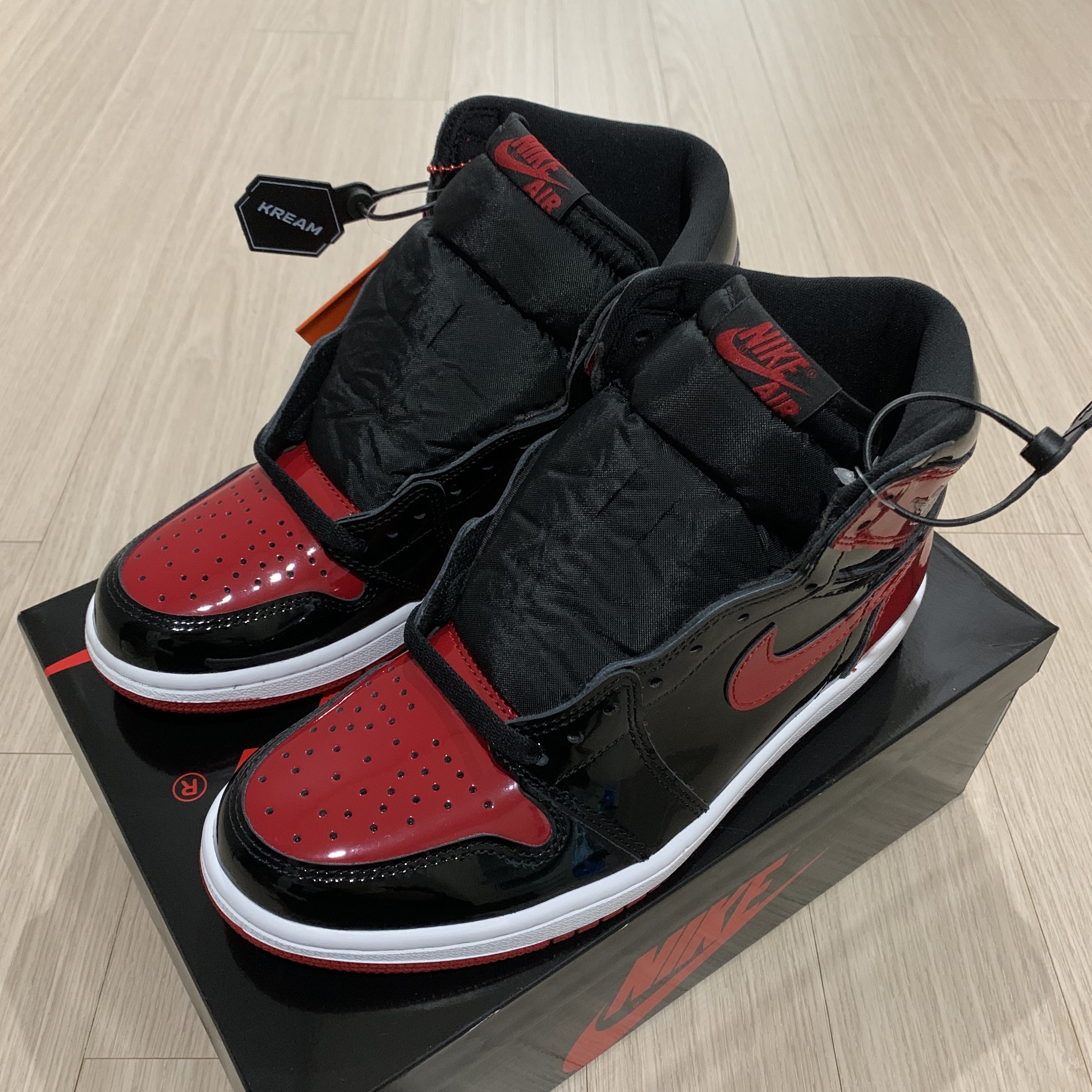 Jordan 1 Retro High OG Patent Bred 착용 스타일 - 1