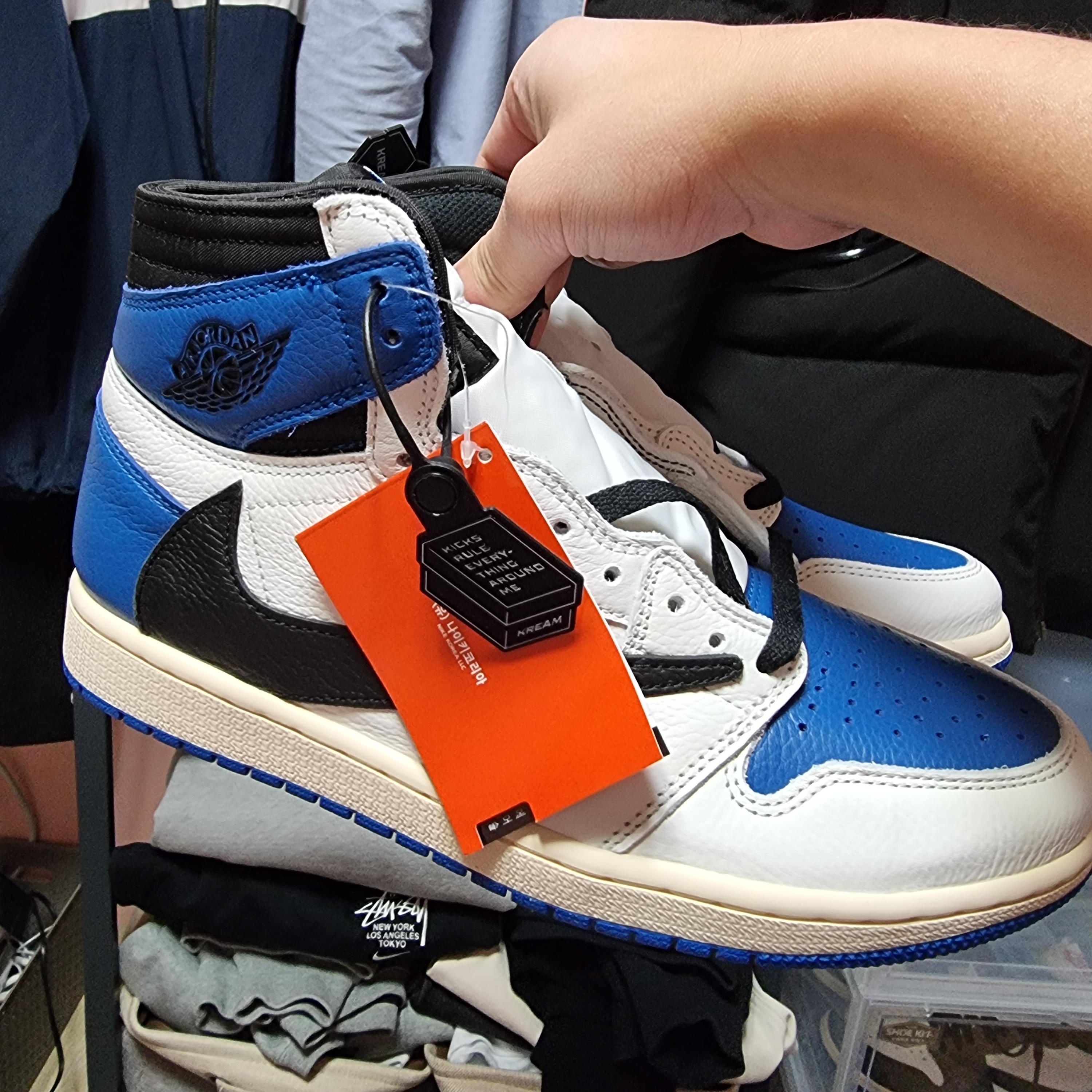 Jordan 1 x Travis Scott x Fragment Retro High OG SP Military Blue, Jordan 1 x Travis Scott Retro High OG SP Mocha 착용 스타일 - 2