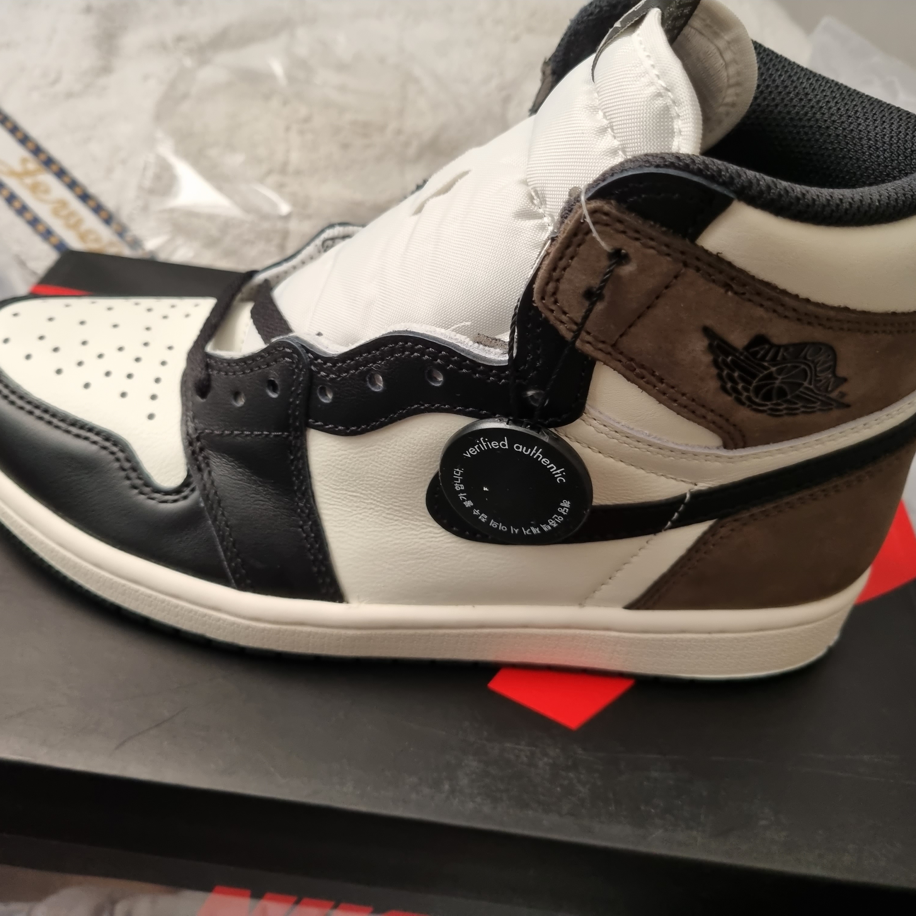 Jordan 1 Retro High OG Black Mocha 착용 스타일