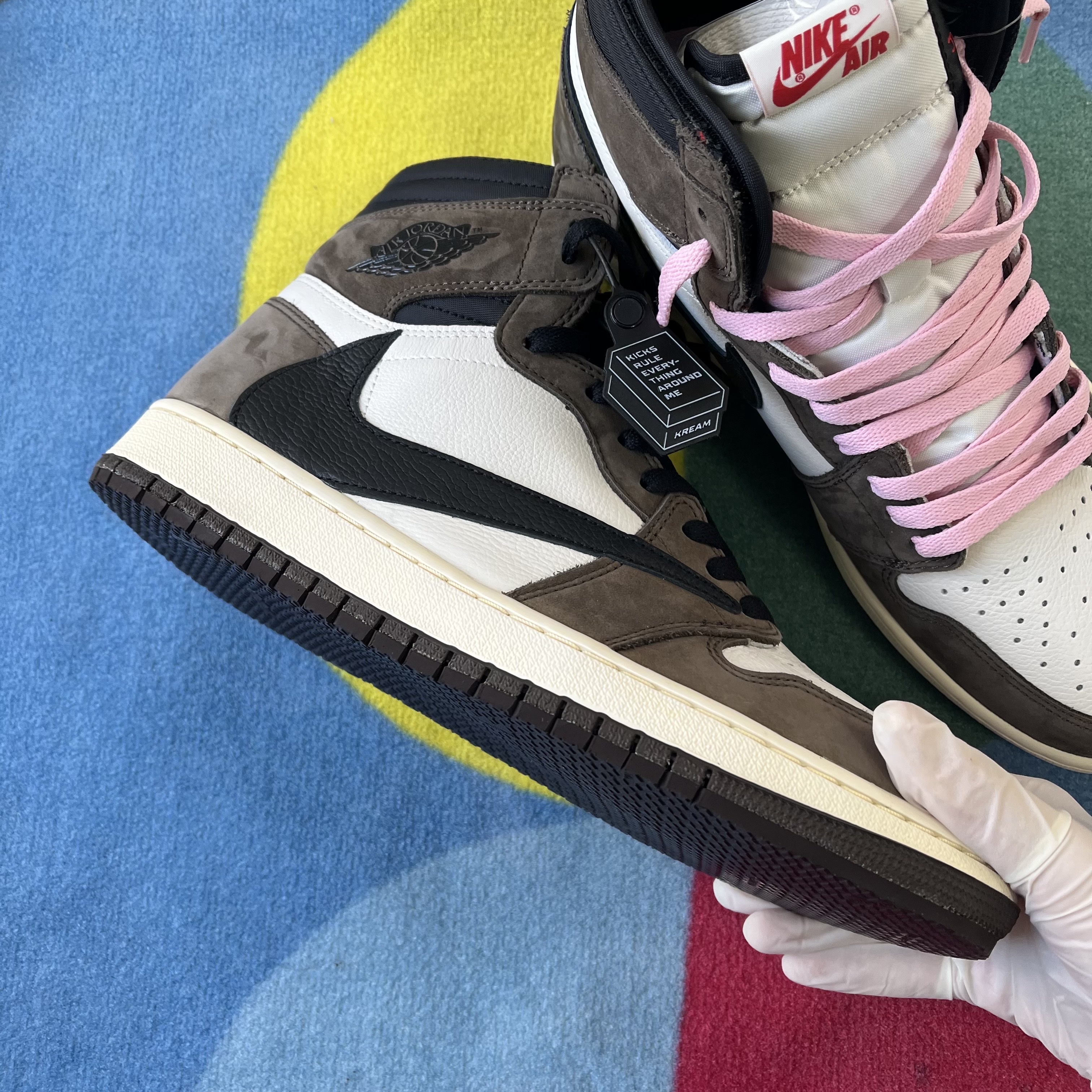 Jordan 1 x Travis Scott Retro High OG SP Mocha 착용 스타일 - 4