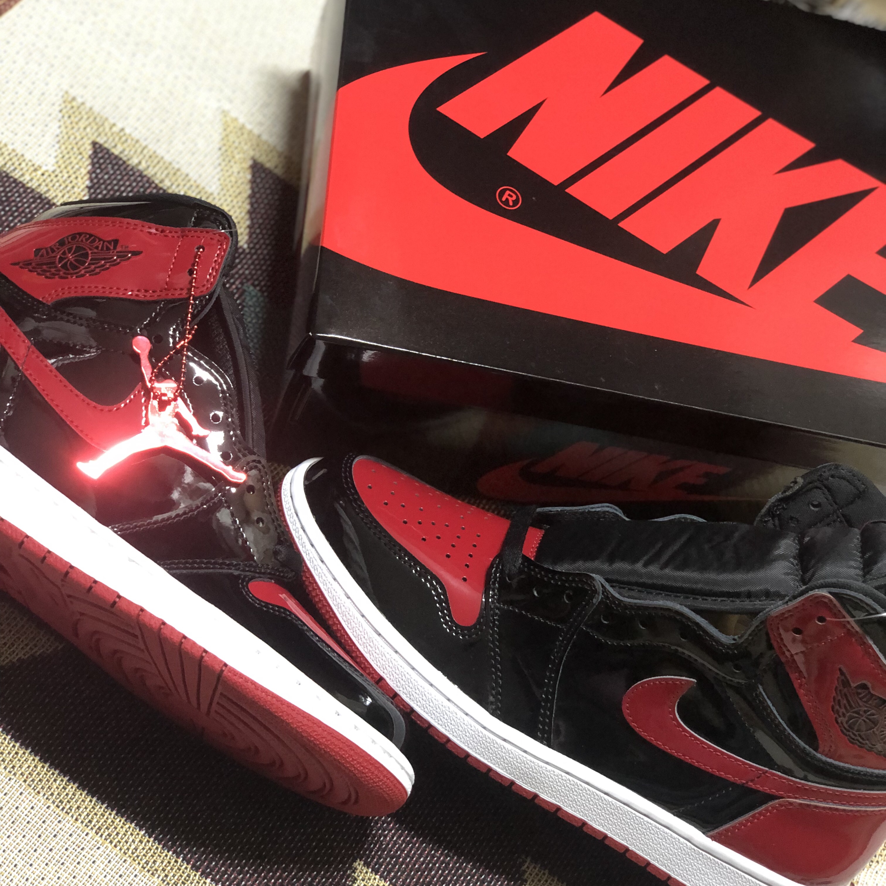 Jordan 1 Retro High OG Patent Bred 착용 스타일 - 1