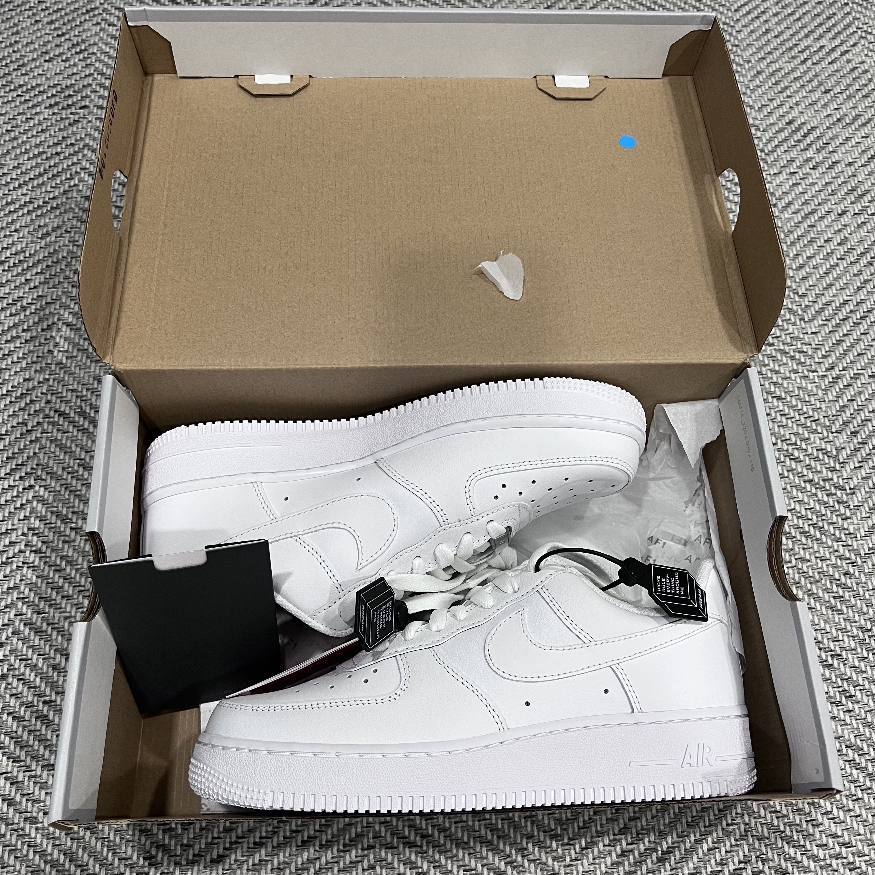 Nike Air Force 1 '07 Low White 착용 스타일 - 2