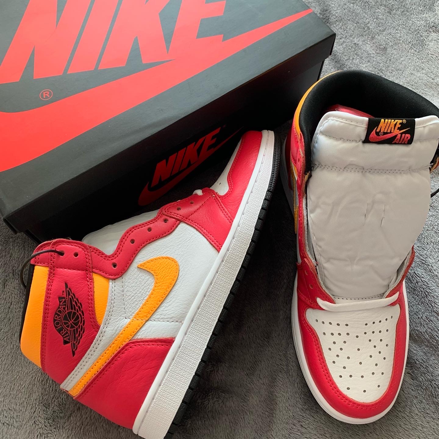 Jordan 1 Retro High OG Light Fusion Red 착용 스타일