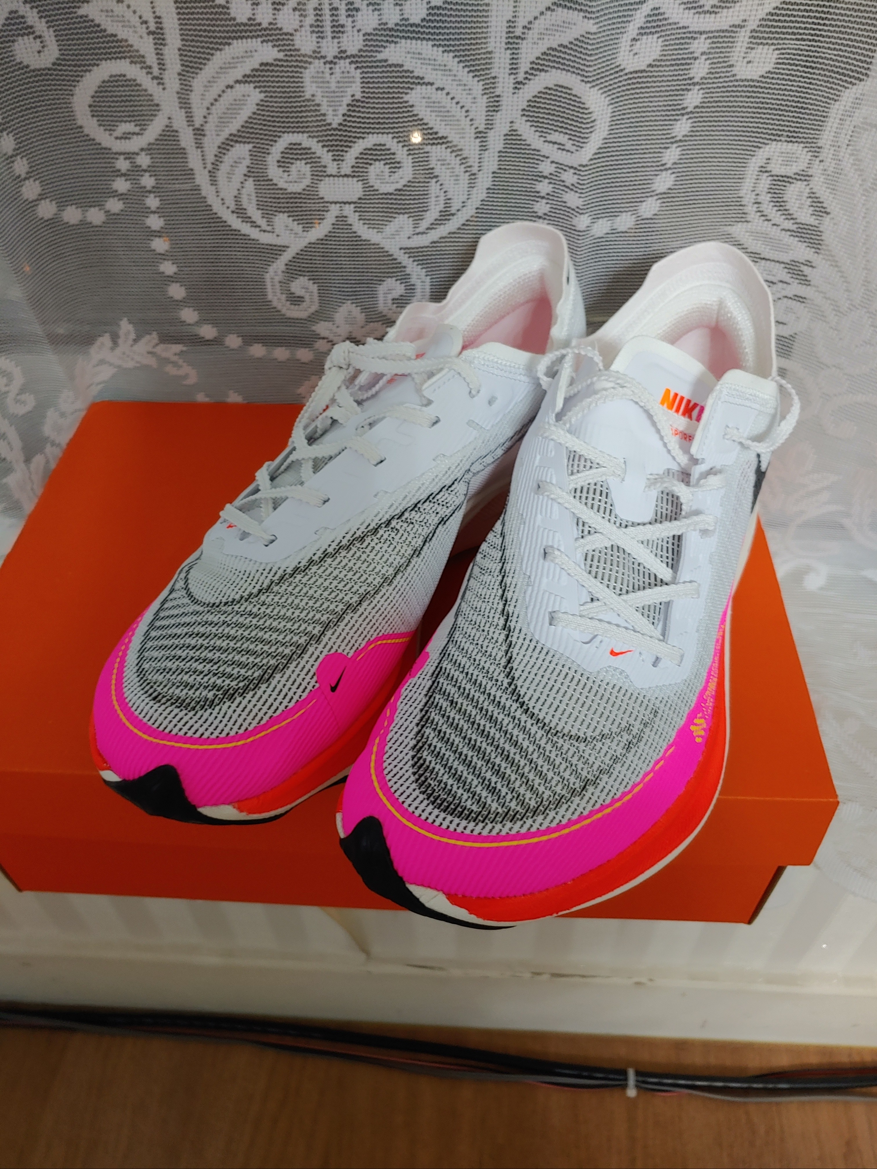 Nike ZoomX Vaporfly Next% 2 White 착용 스타일 - 2