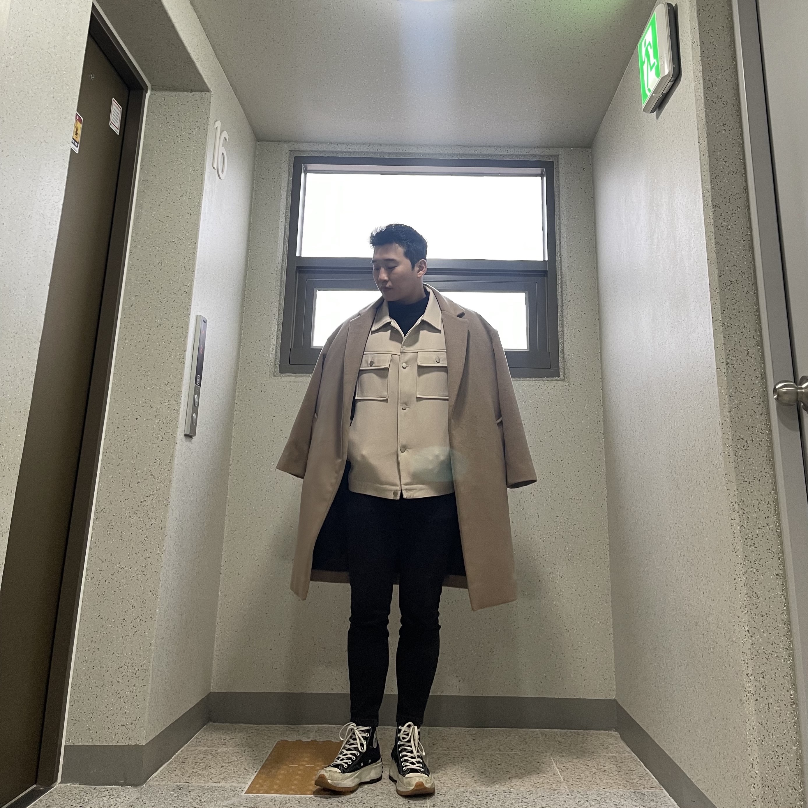 Converse x JW Anderson Run Star Hike Hi Black 착용 스타일 - 1