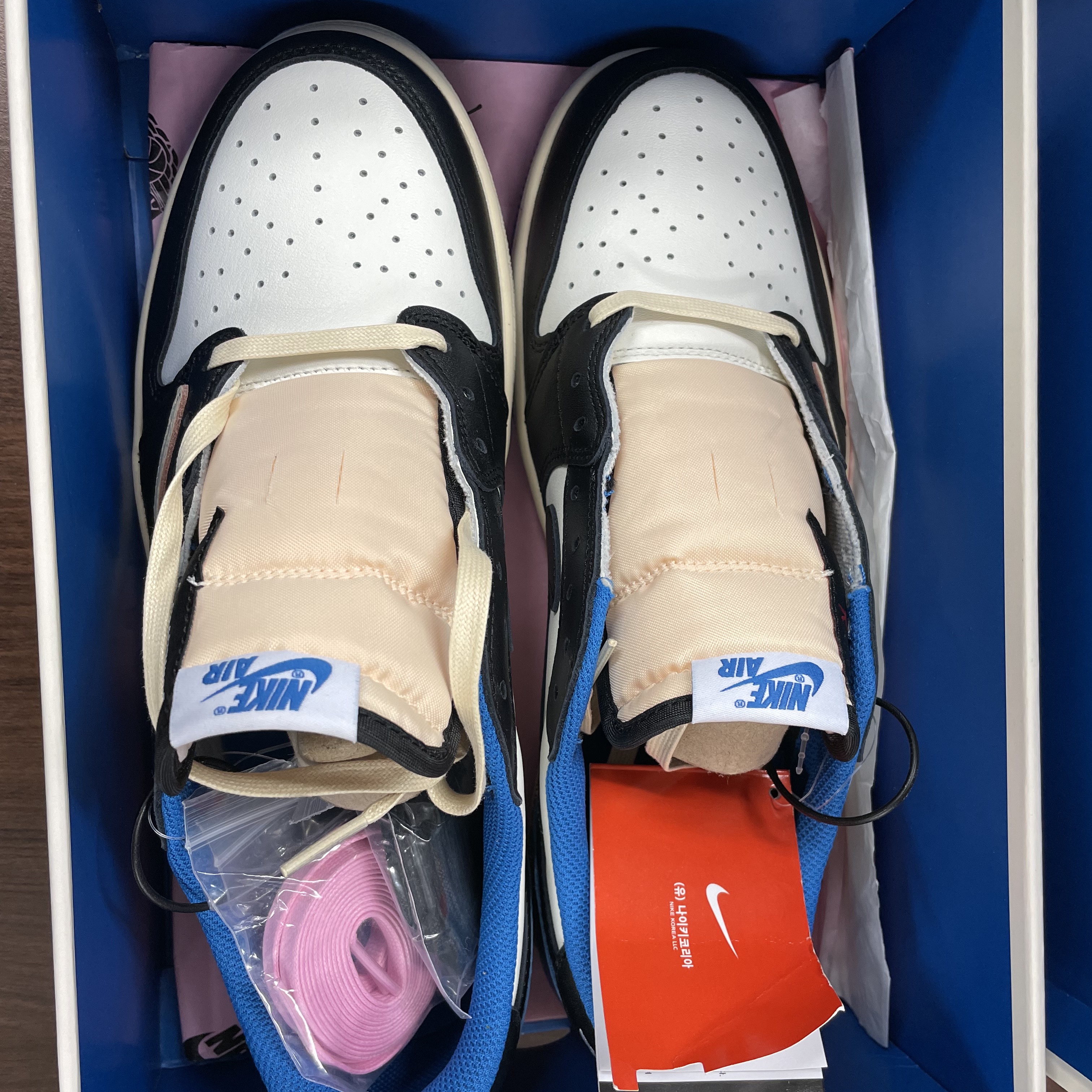 Jordan 1 x Travis Scott x Fragment Retro Low OG SP Military Blue 착용 스타일 - 2