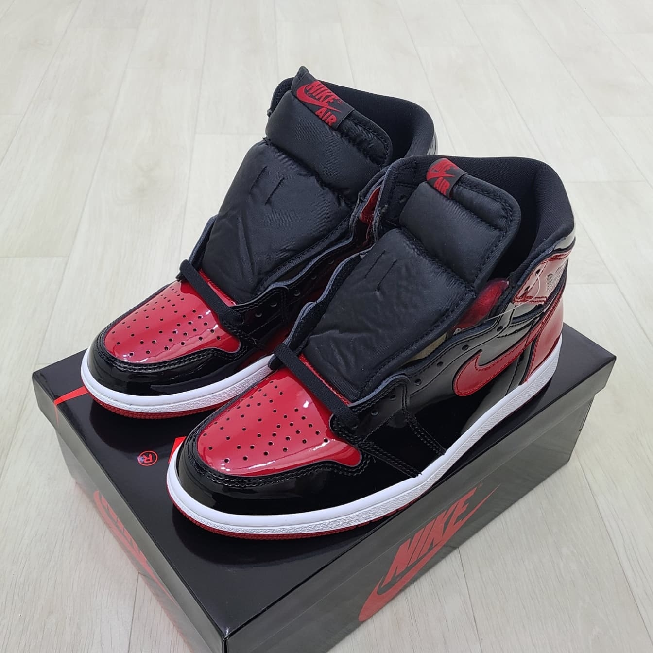 Jordan 1 Retro High OG Patent Bred 착용 스타일 - 2