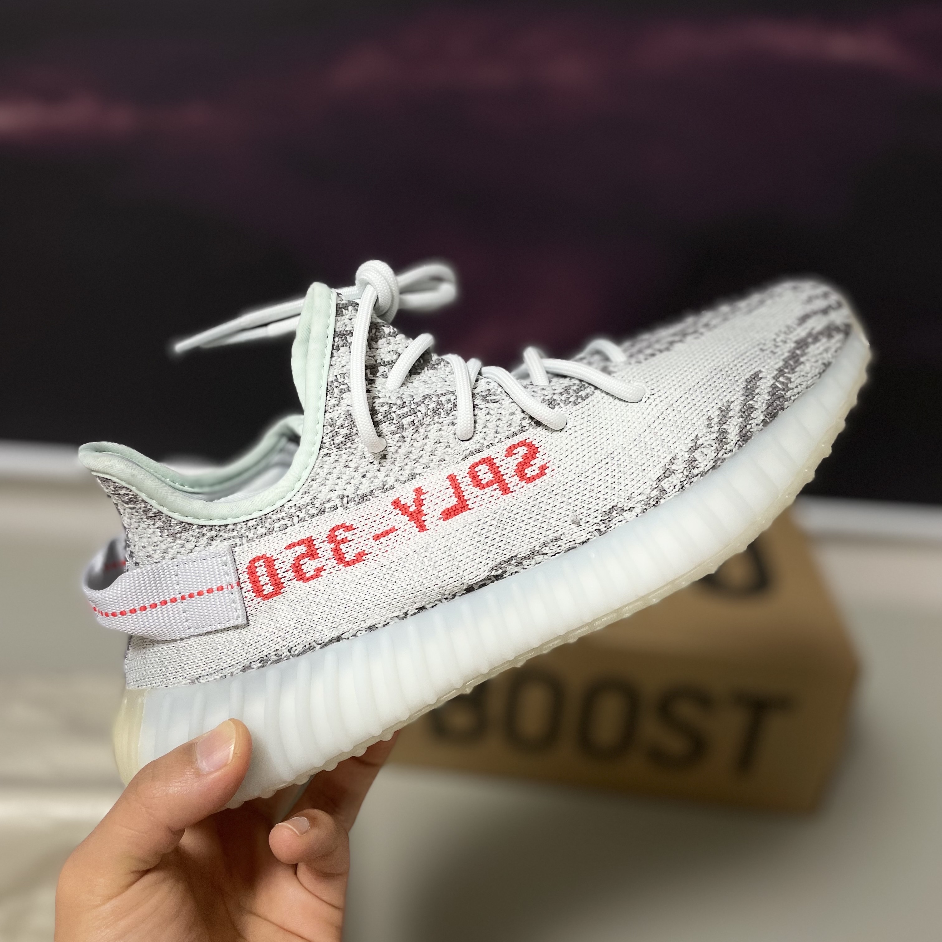 Adidas Yeezy Boost 350 V2 Blue Tint 2017 착용 스타일 - 1