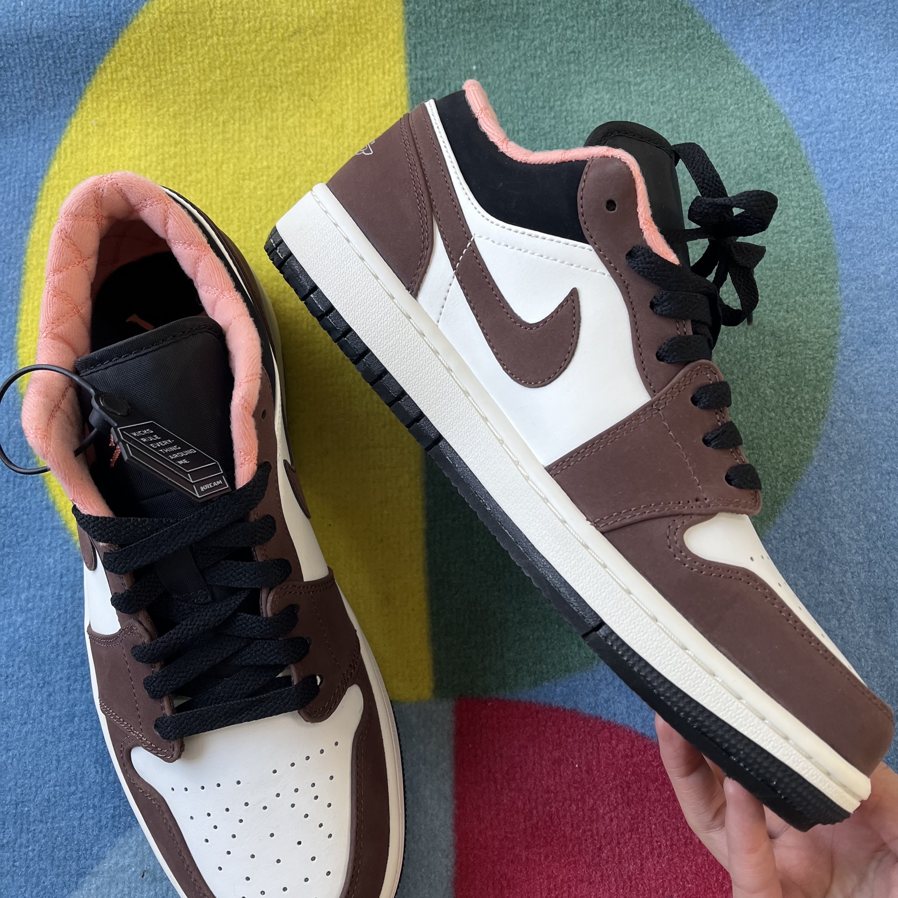 Jordan 1 Low SE Chocolate Bliss 착용 스타일 - 2